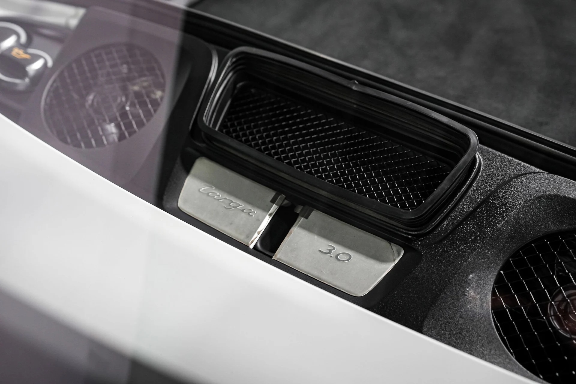 mph068_2668720914_de8acdeea8813599205526300236ee81x_2f6eb91ef7