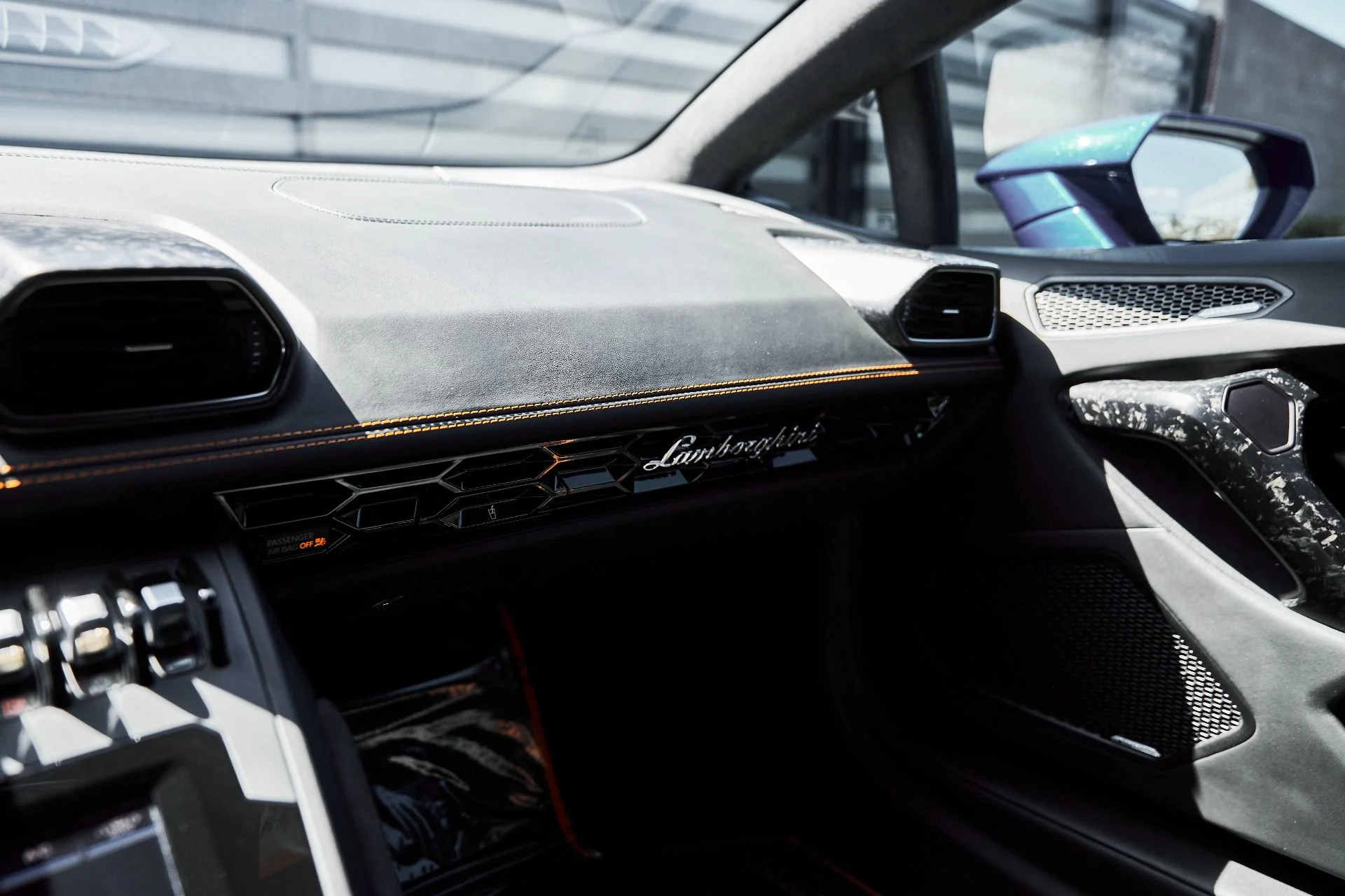 mph068_271505573_Used_2020_Lamborghini_Huracan_EVO_Base_1777394897_b23eb141de