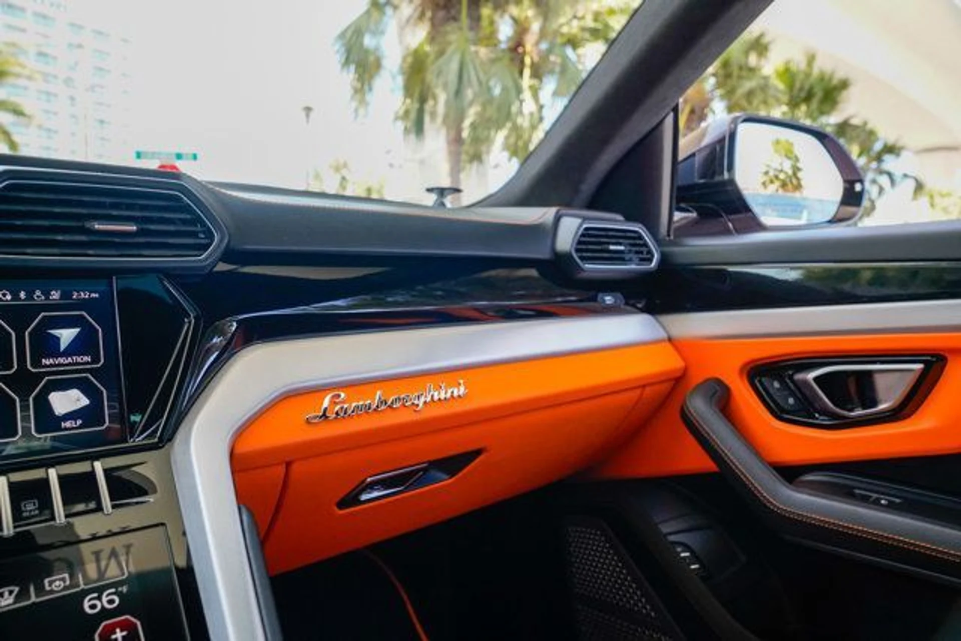 mph068_2750724564_used_2021_lamborghini_urus_awd_14354_22713615_69_640_9953939be7