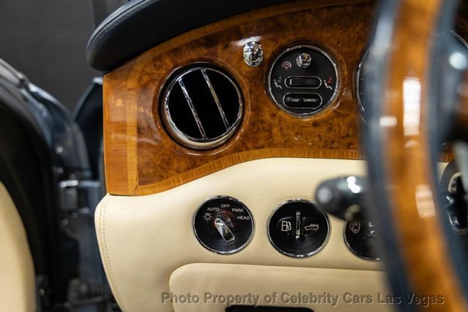 mph068_2795137451_used_2002_rolls_royce_silver_seraph_lastofline1of120forus170totalworldwide_9707_23079302_73_640_2077e8b686