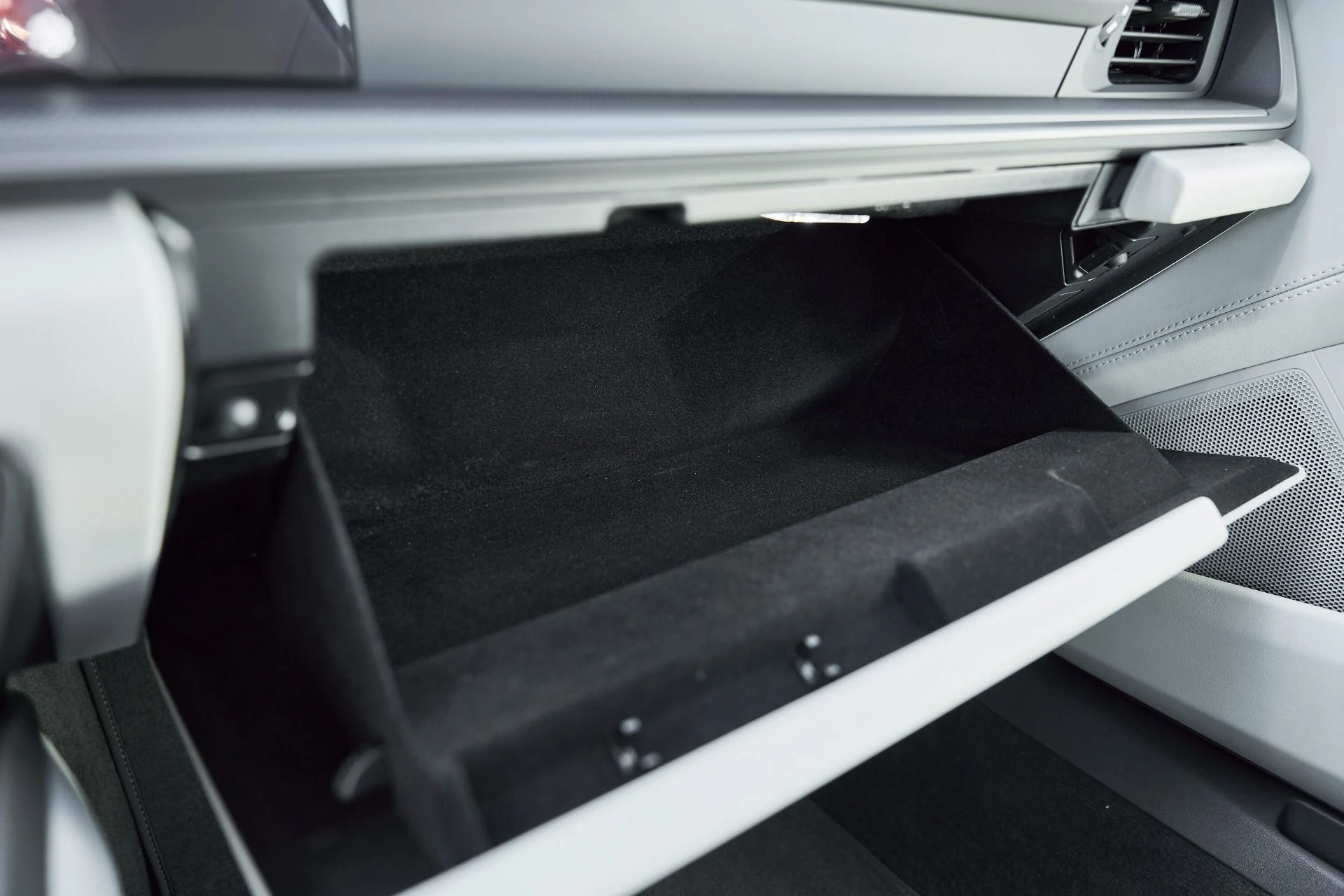 mph068_2879067624_Used_2025_Porsche_911_Carrera_1768012425_75819f2cfd