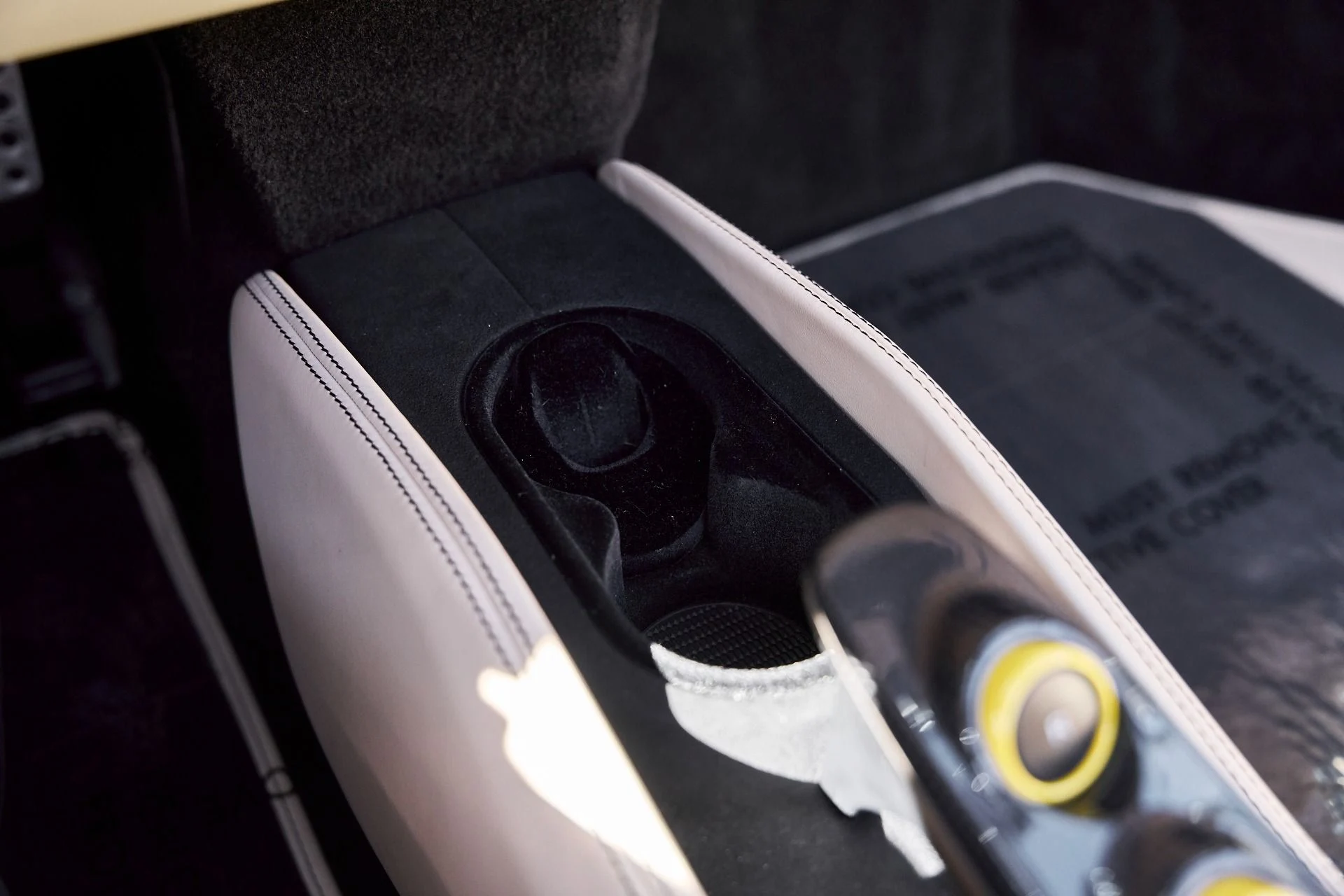 mph068_2945611913_Used_2022_Ferrari_F8_Spider_Base_1768868493_aff05ad56d