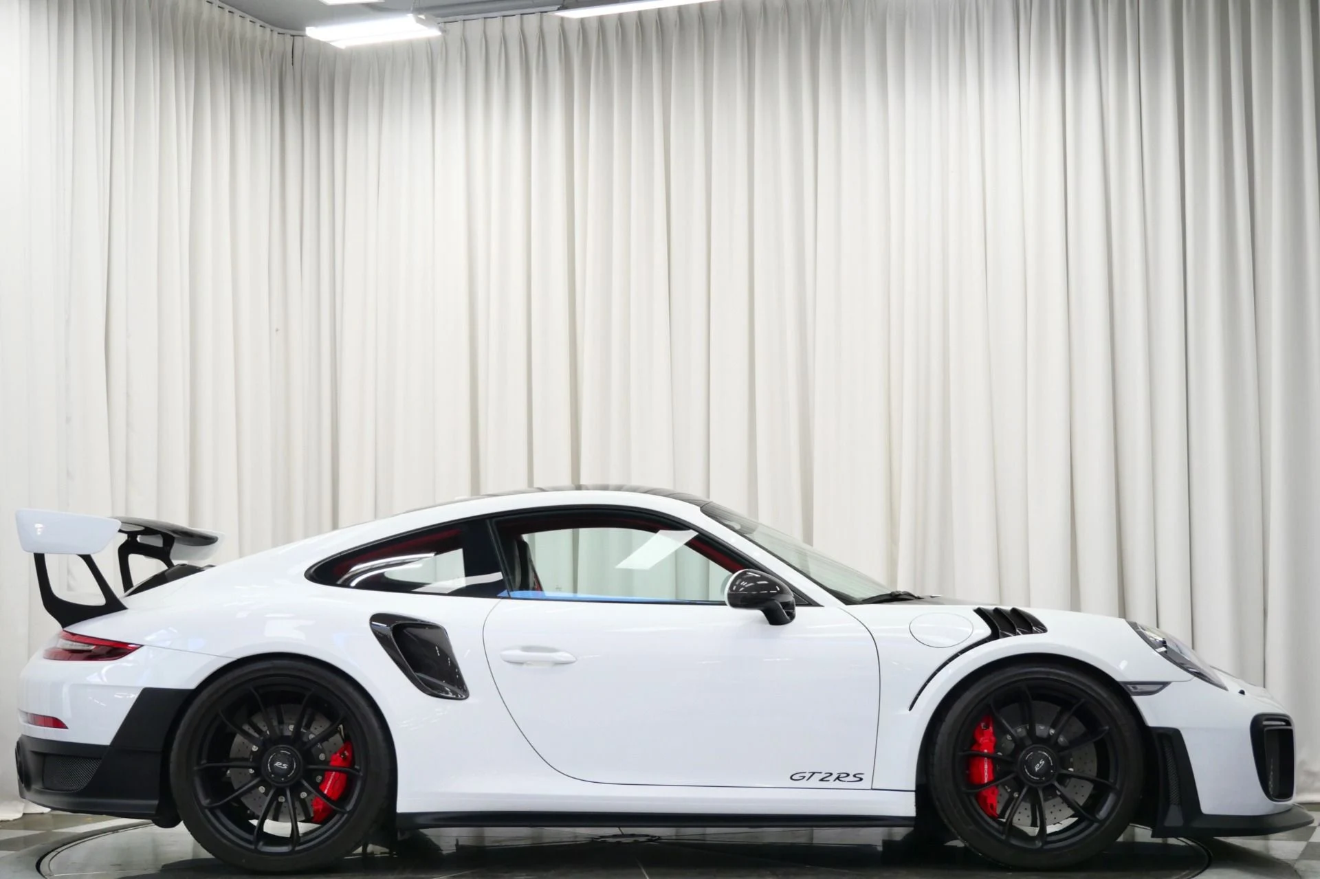 mph068_3028325496_Used_2018_Porsche_911_GT_2_RS_Weissach_1756311702_37a48822e2