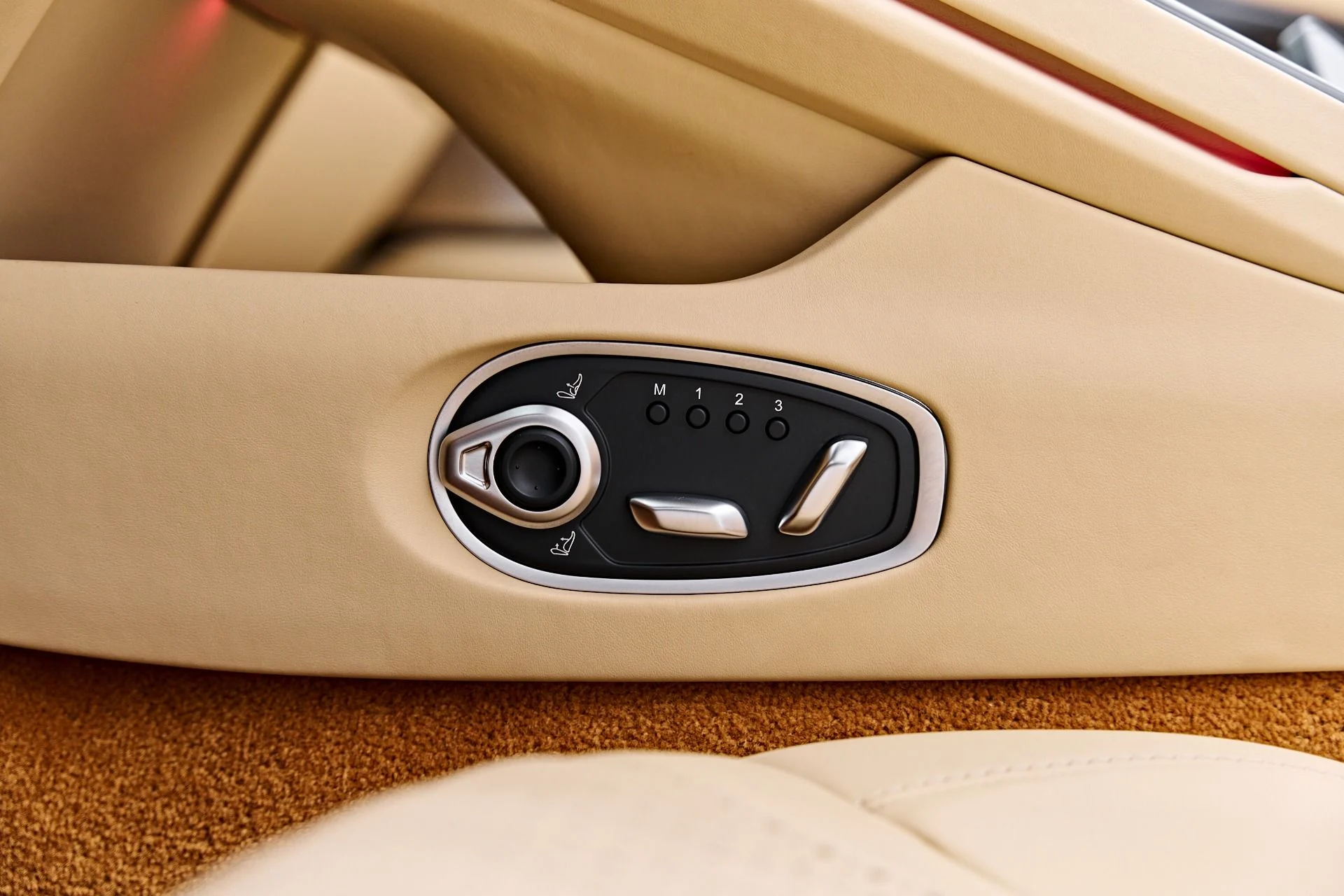 mph068_3056535331_Used_2025_Aston_Martin_DB_12_Volante_1791997316_7df79955d4