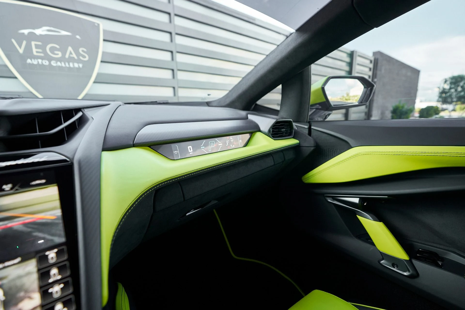 mph068_3147626098_Used_2024_Lamborghini_Revuelto_1763604799_00b85d31e5