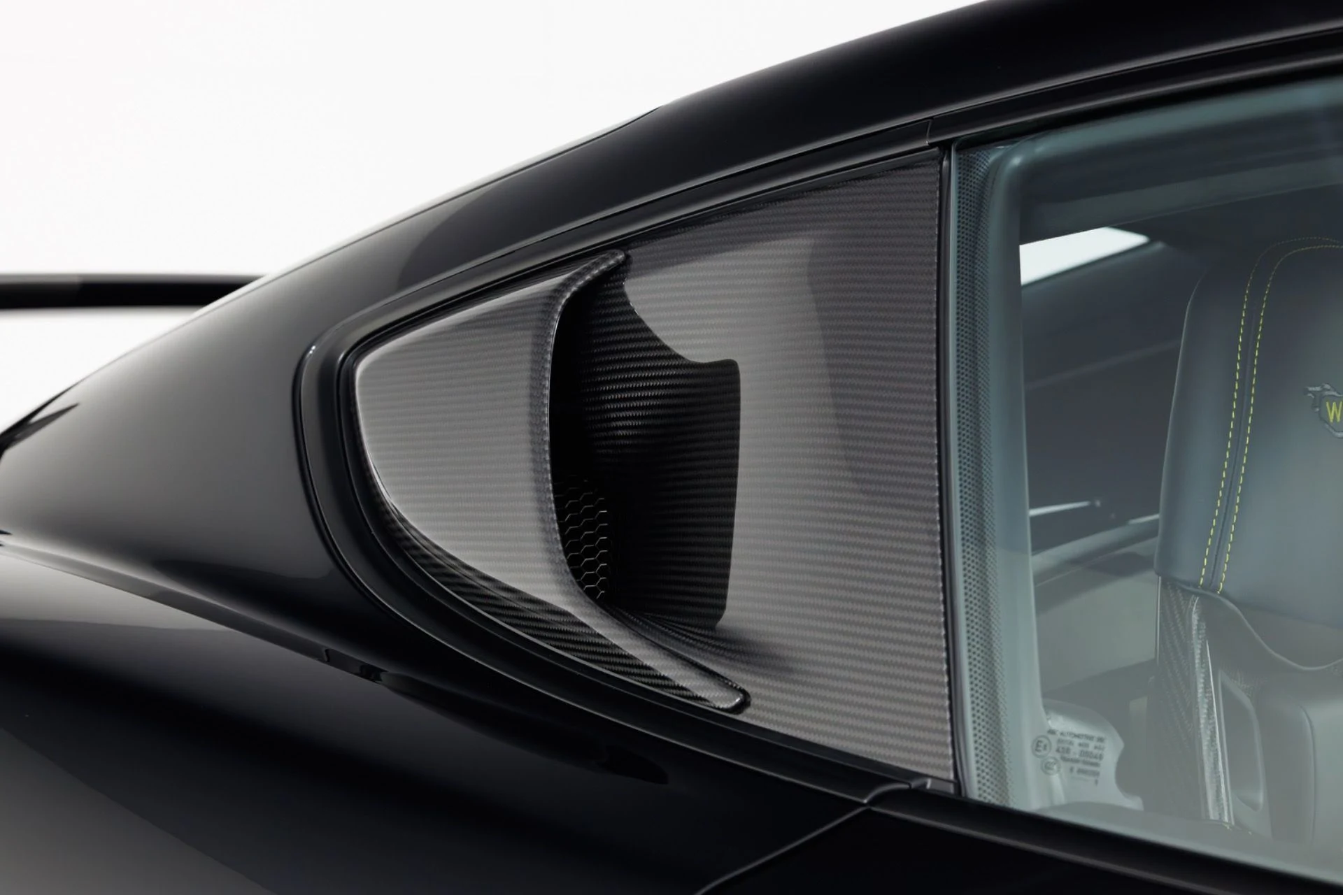 mph068_3170995975_Used_2025_Porsche_718_Cayman_GT_4_RS_1774365234_cf63788664