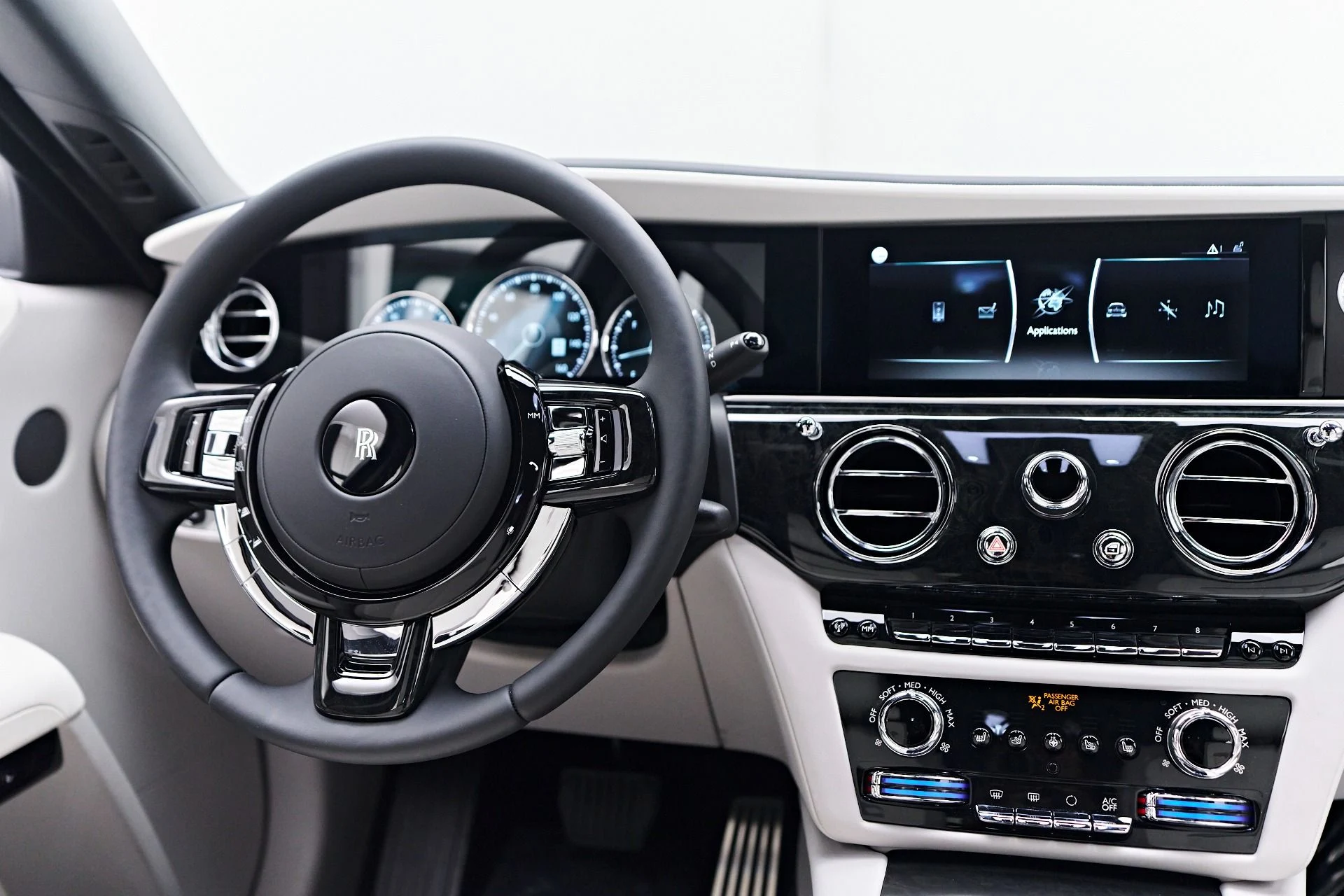 mph068_3174367105_Used_2024_Rolls_Royce_Ghost_Base_1752169894_bd36f38e1b