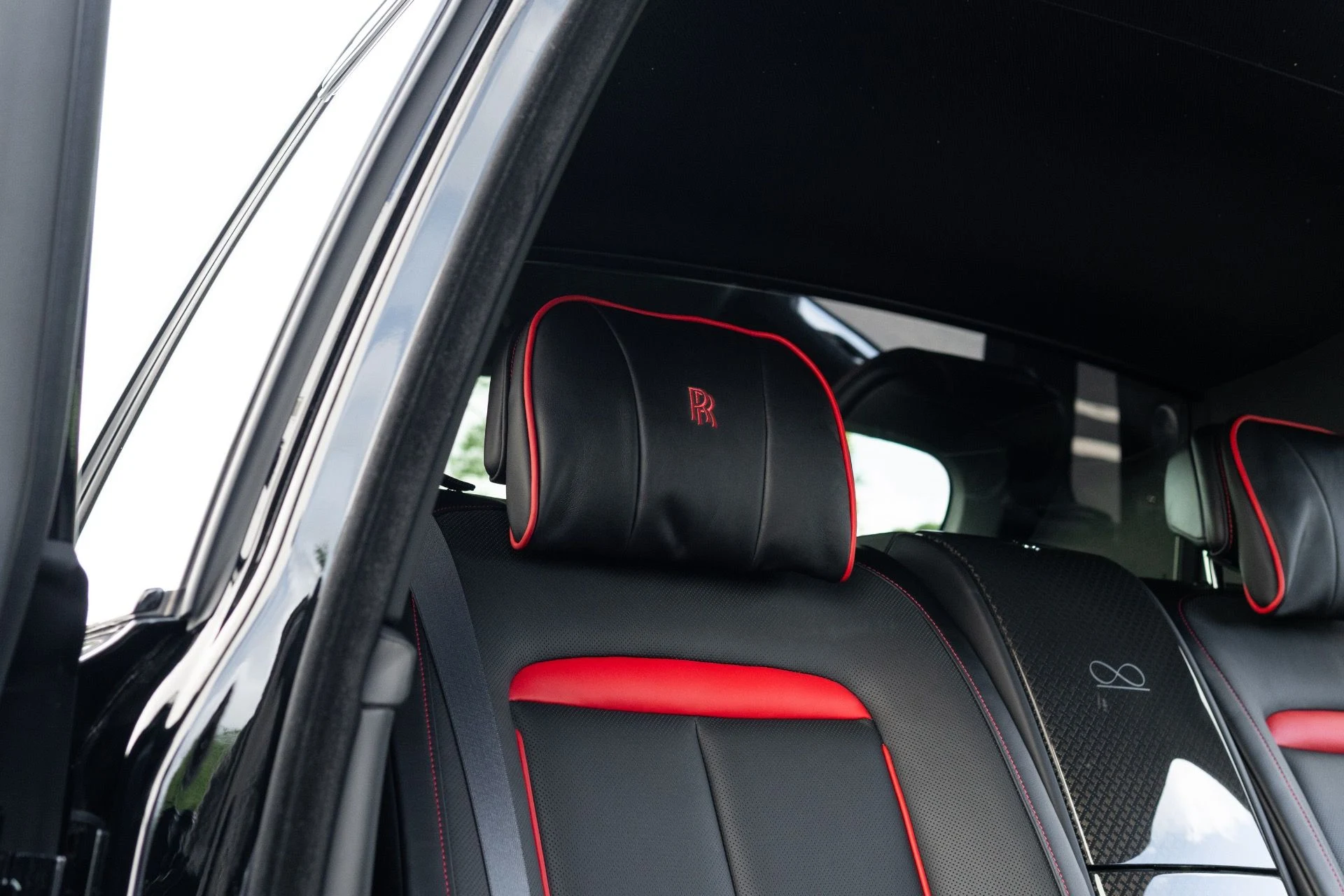 mph068_3175338429_Used_2022_Rolls_Royce_Black_Badge_Cullinan_1776130970_9277e53e71