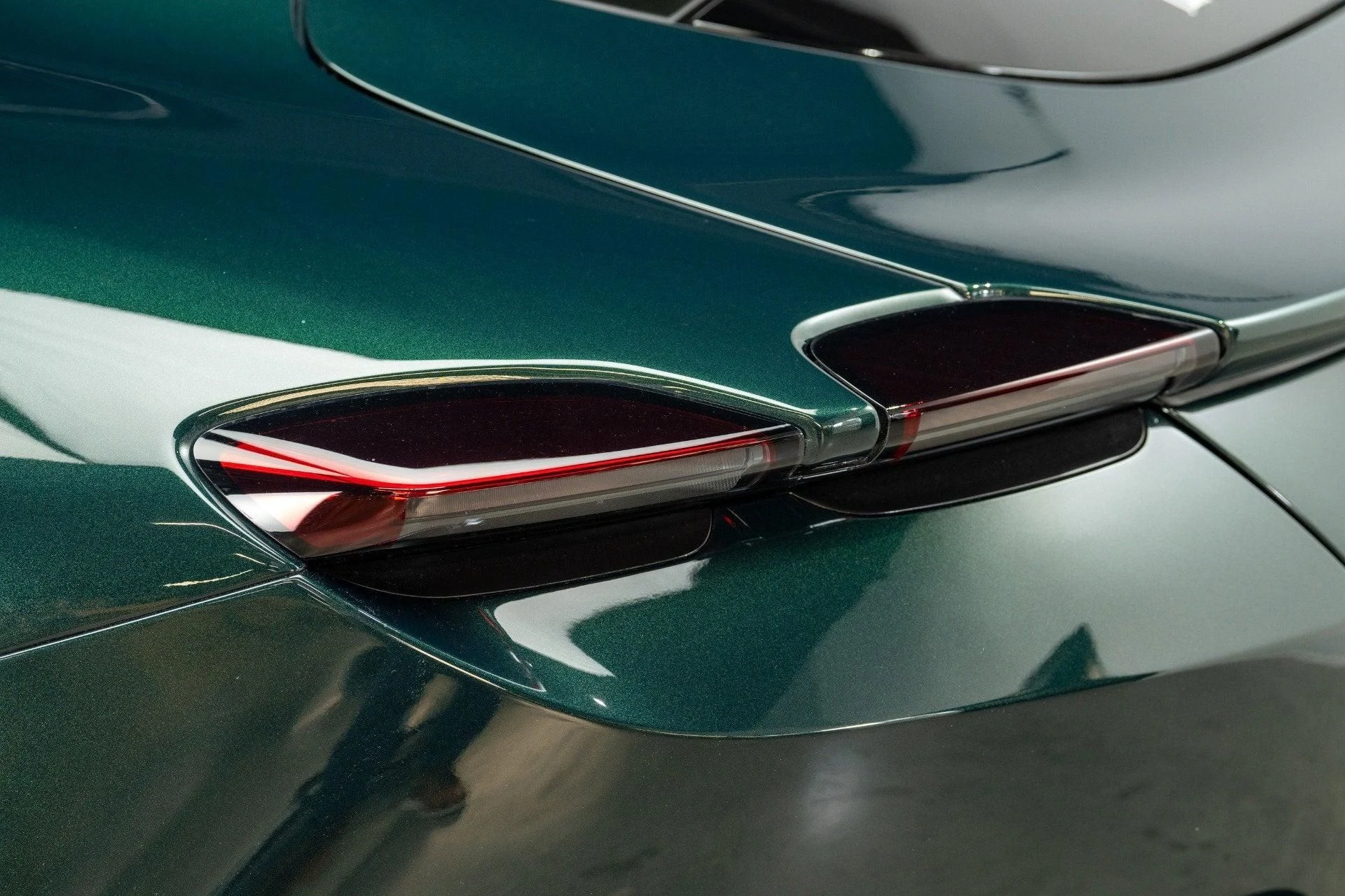 mph068_320386904_Used_2022_Ferrari_Roma_1777382906_12f40f9afe