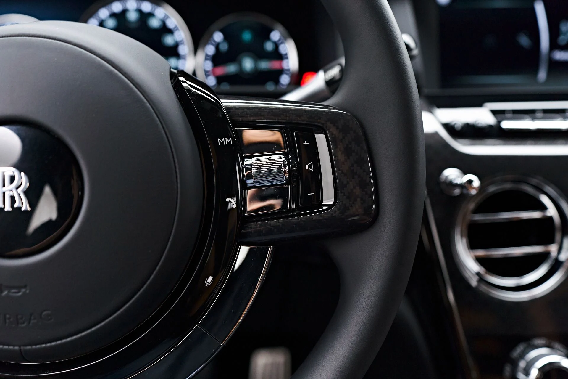 mph068_3235453661_Used_2022_Rolls_Royce_Cullinan_Base_1679686724_e4ec658b48