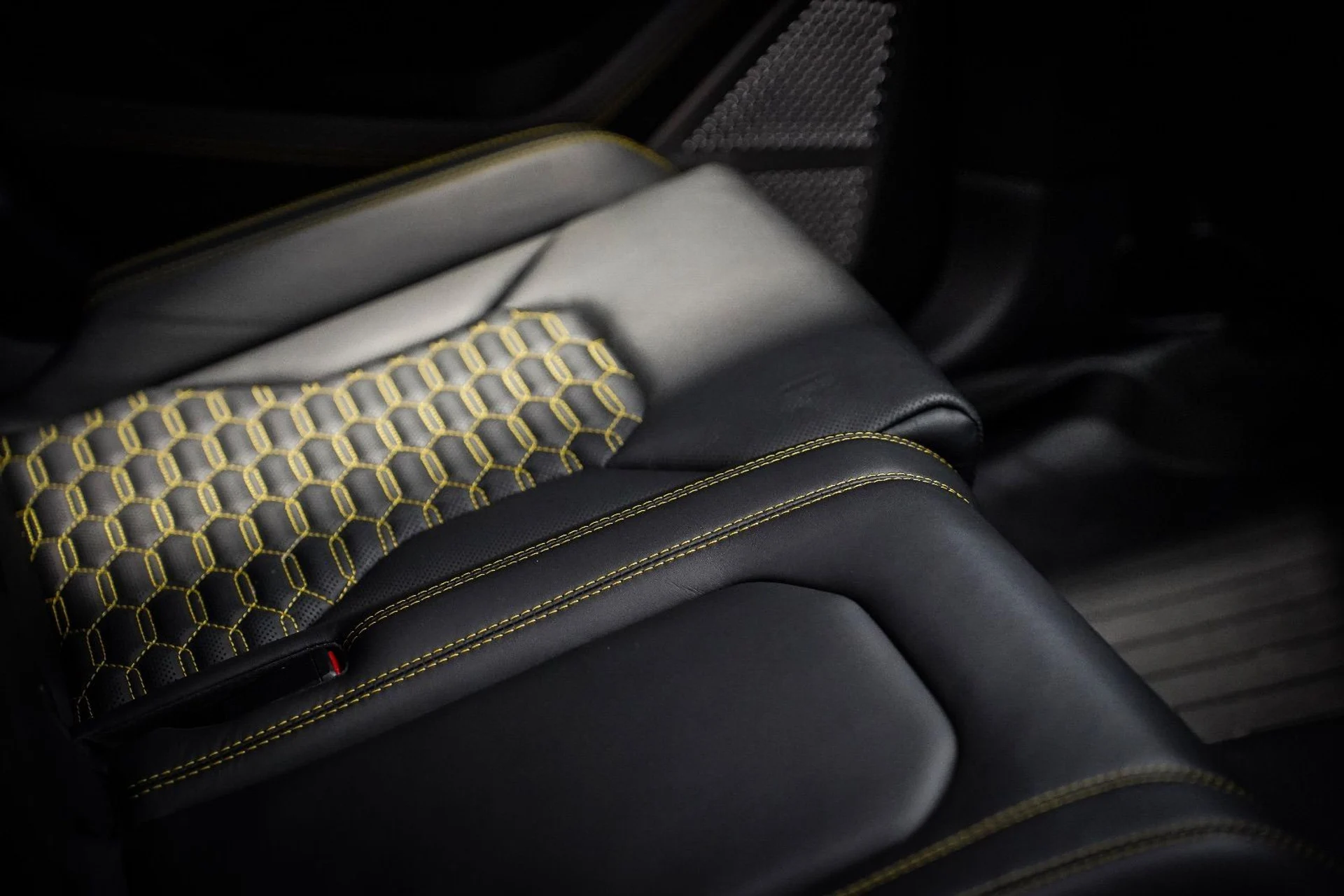 mph068_3244052875_37414663_03664_2020_lamborghini_urus_055_62d9c3c166