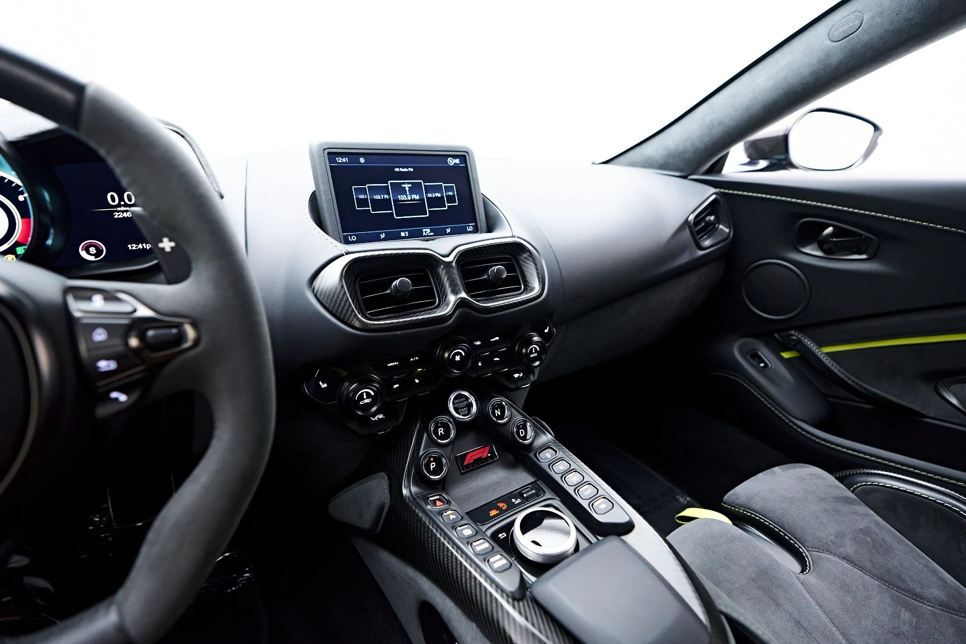 mph068_3362667573_Used_2023_Aston_Martin_Vantage_F1_Edition_1755655715_ff3fe36317