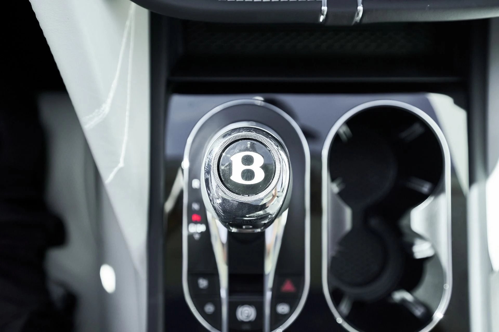 mph068_3405006036_Used_2024_Bentley_Bentayga_Hybrid_S_1759985924_02845df744