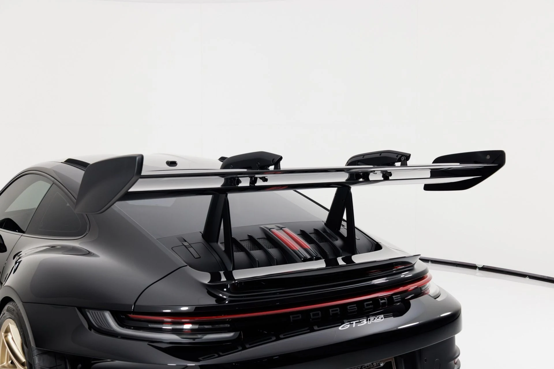 mph068_3463002571_Used_2025_Porsche_911_GT_3_RS_1767383471_241a452462