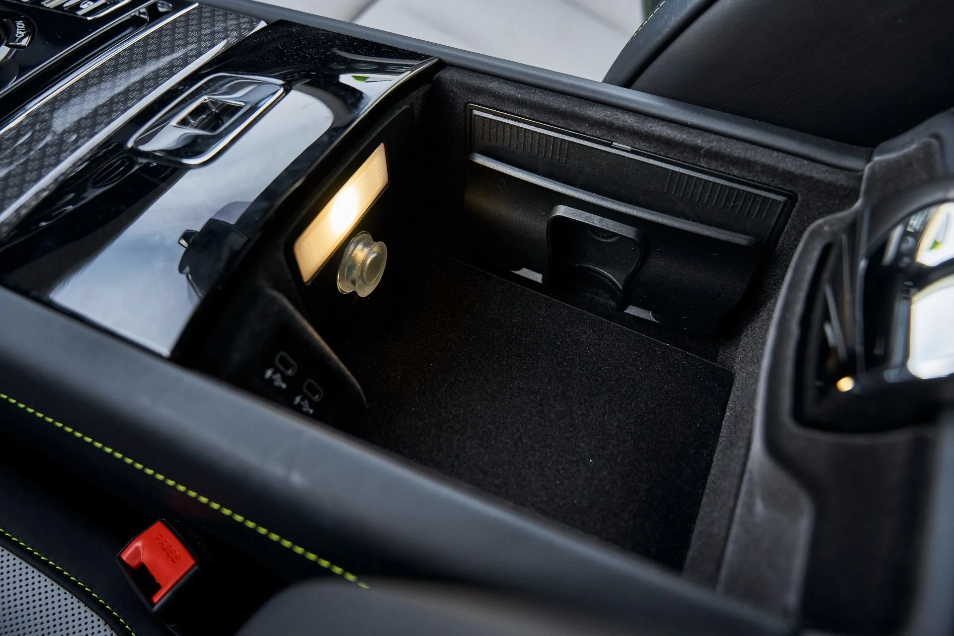 mph068_3477198229_Used_2025_Rolls_Royce_Ghost_Black_Badge_1769049584_8711fdcc9e