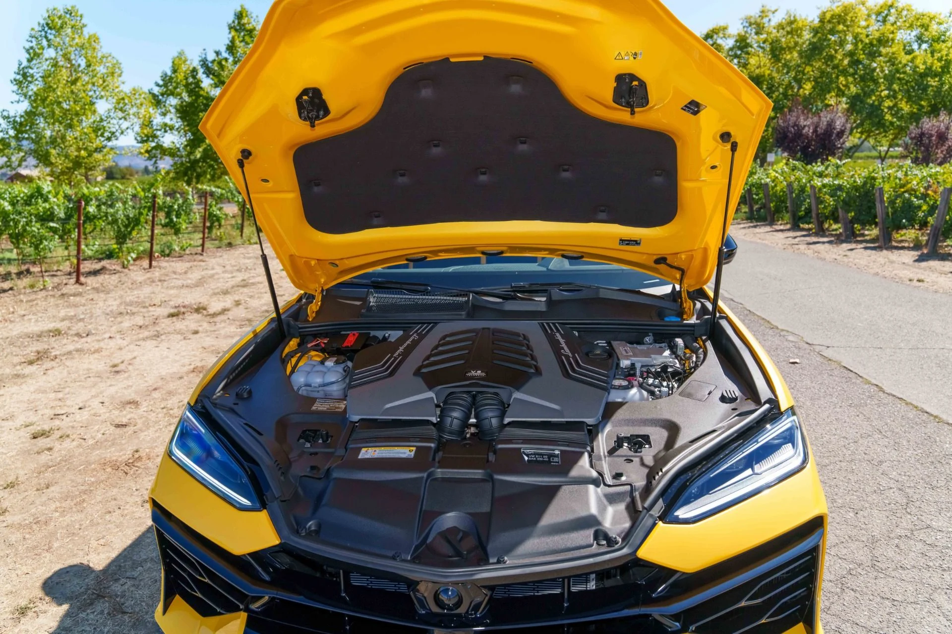 mph068_3504000075_Used_2025_Lamborghini_Urus_SE_1759793356_9ed73dedba