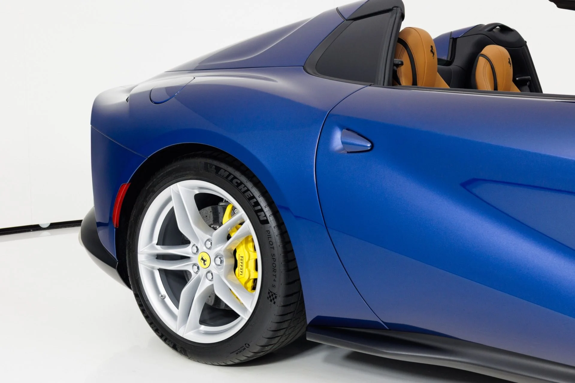 mph068_3524044101_Used_2021_Ferrari_812_GTS_1786404037_9e997a67f5