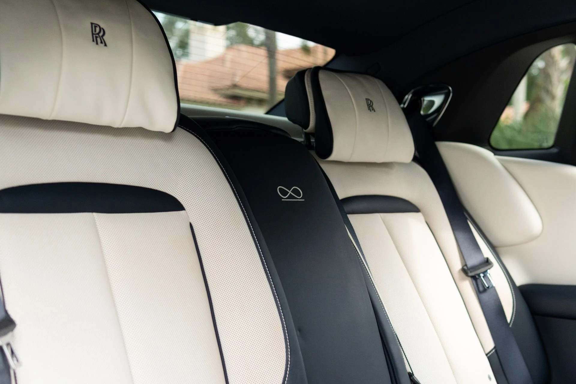 mph068_3550754819_Used_2023_Rolls_Royce_Black_Badge_Ghost_1765569637_4653b2949e