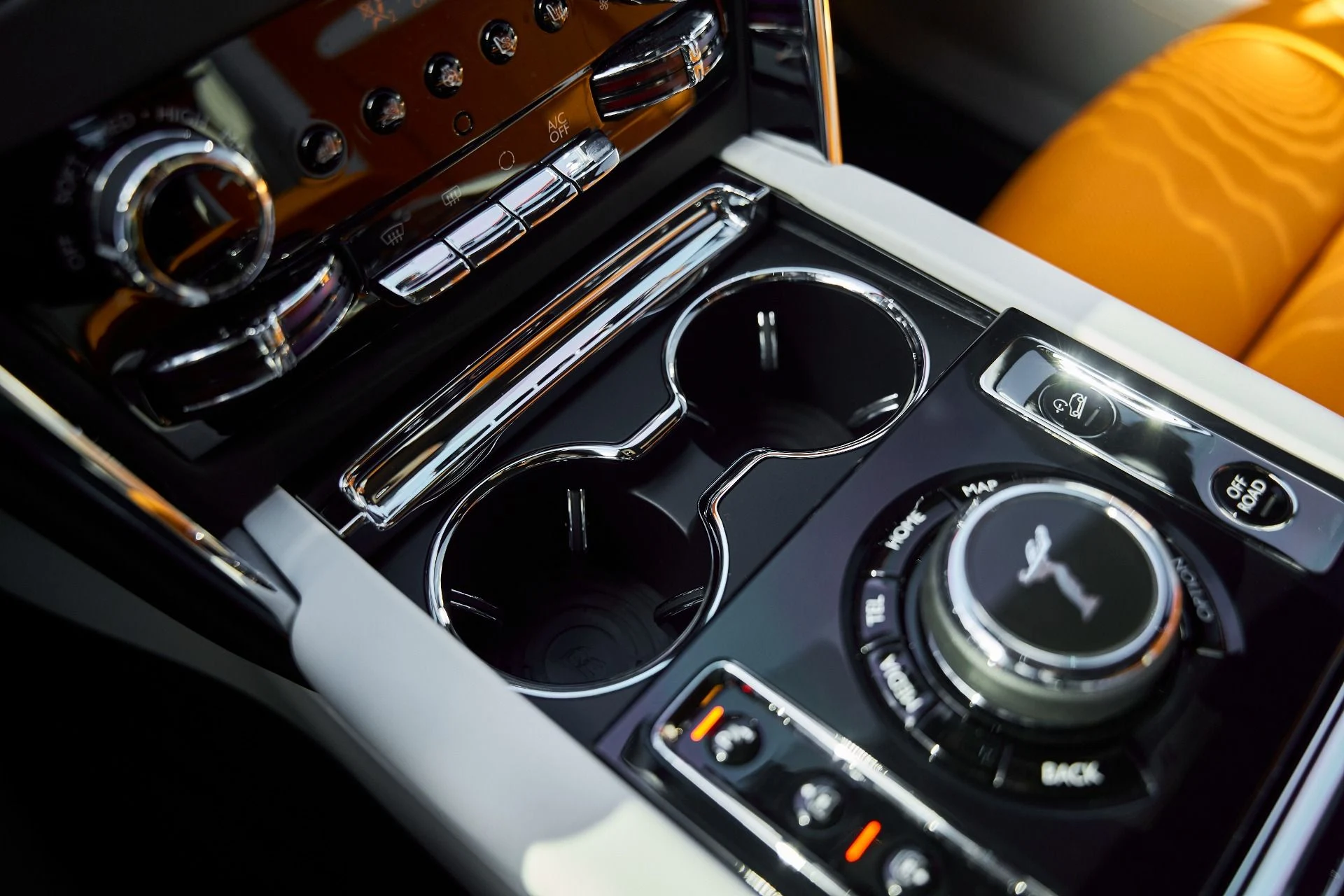 mph068_3563005627_Used_2026_Rolls_Royce_Cullinan_Base_1766884841_e0b15b0783