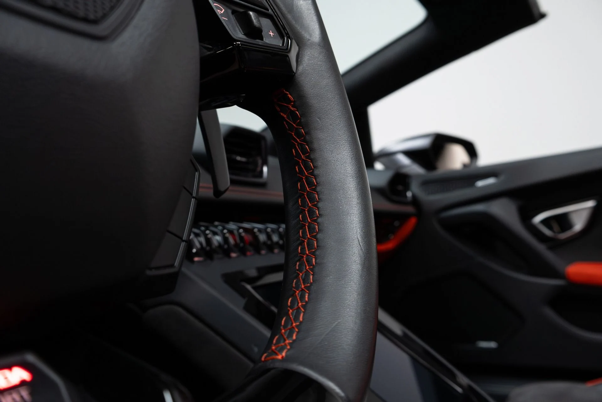 mph068_3750614780_Used_2021_Lamborghini_Huracan_EVO_1773475781_8070709efd