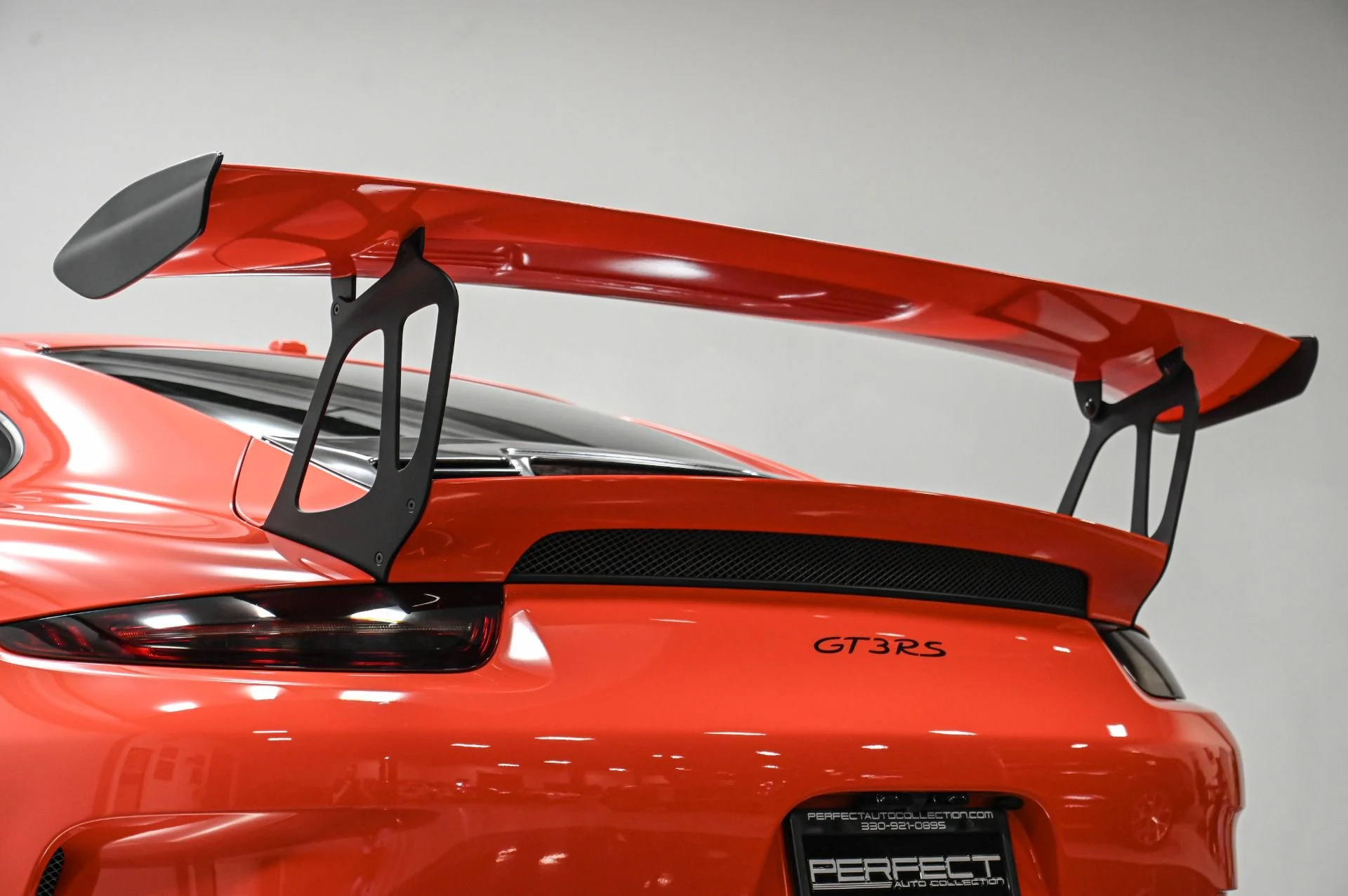 mph068_3758804409_Used_2016_Porsche_911_GT_3_RS_1788412421_6fe1d81233