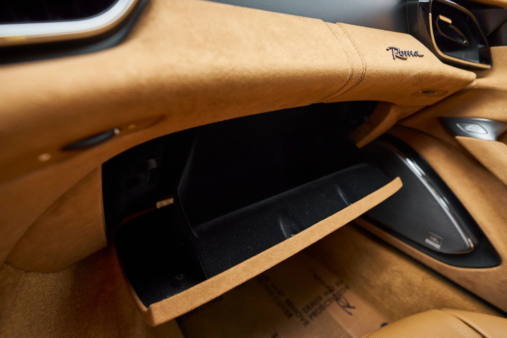 mph068_3885927630_Used_2023_Ferrari_Roma_Base_1761599115_9a6103f257