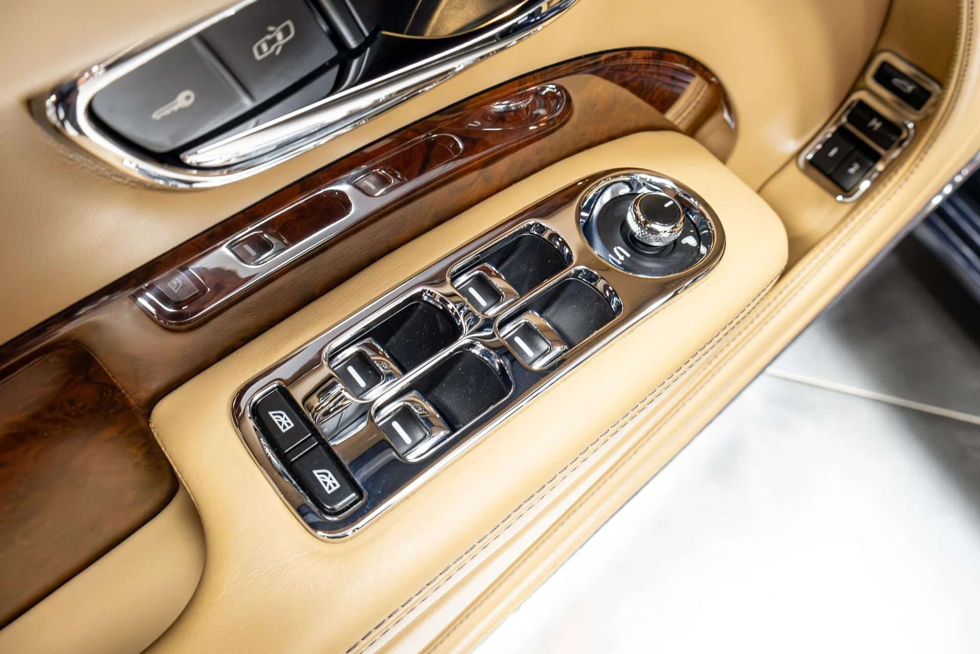 mph068_392089326_Used_2017_Bentley_Mulsanne_1775514187_22f4ef4616