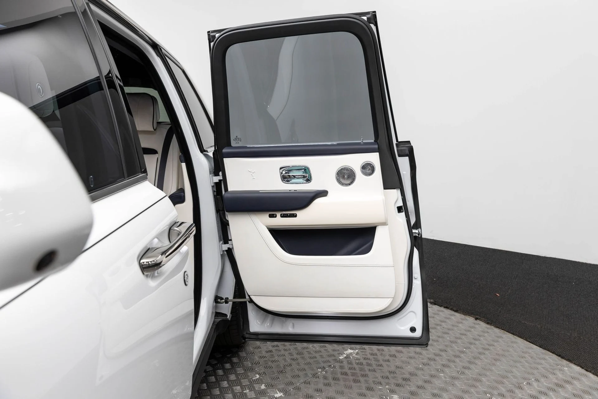 mph068_3976100174_69_952b9edc37