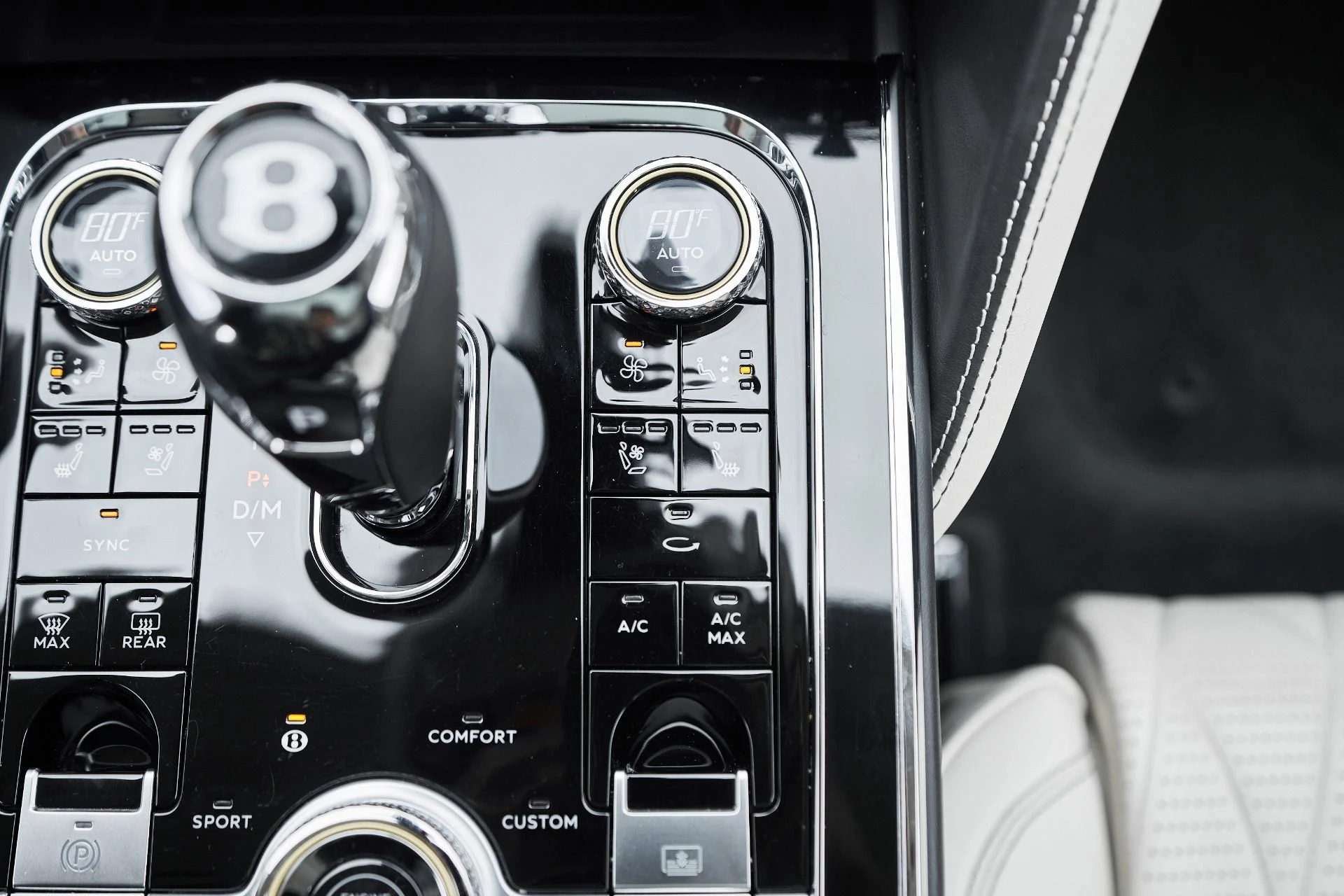 mph068_3976997492_Used_2022_Bentley_Flying_Spur_V8_1763502873_593a0ae11d