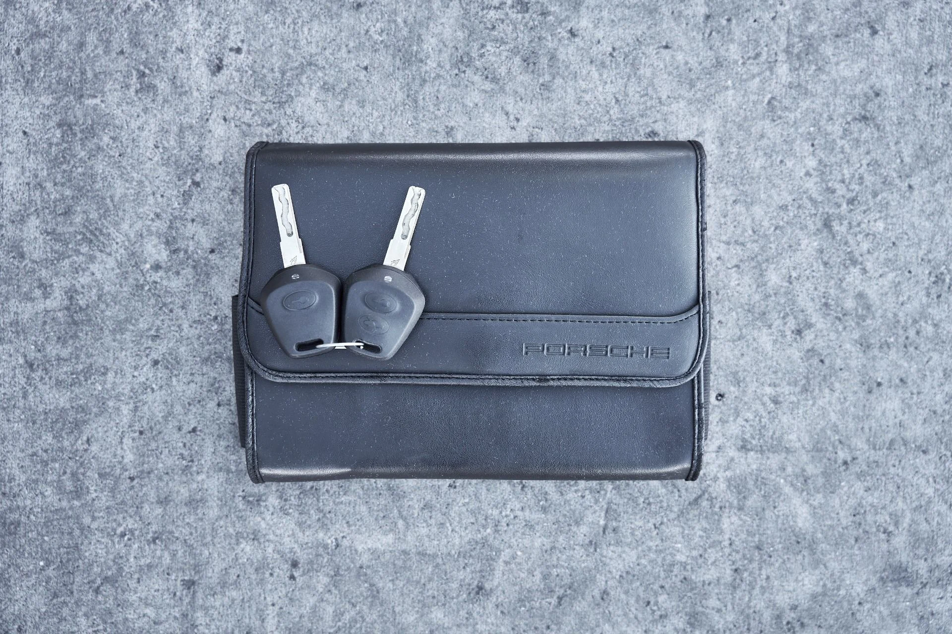 mph068_3985254119_Used_2002_Porsche_911_Carrera_1766458518_e5a0a80714