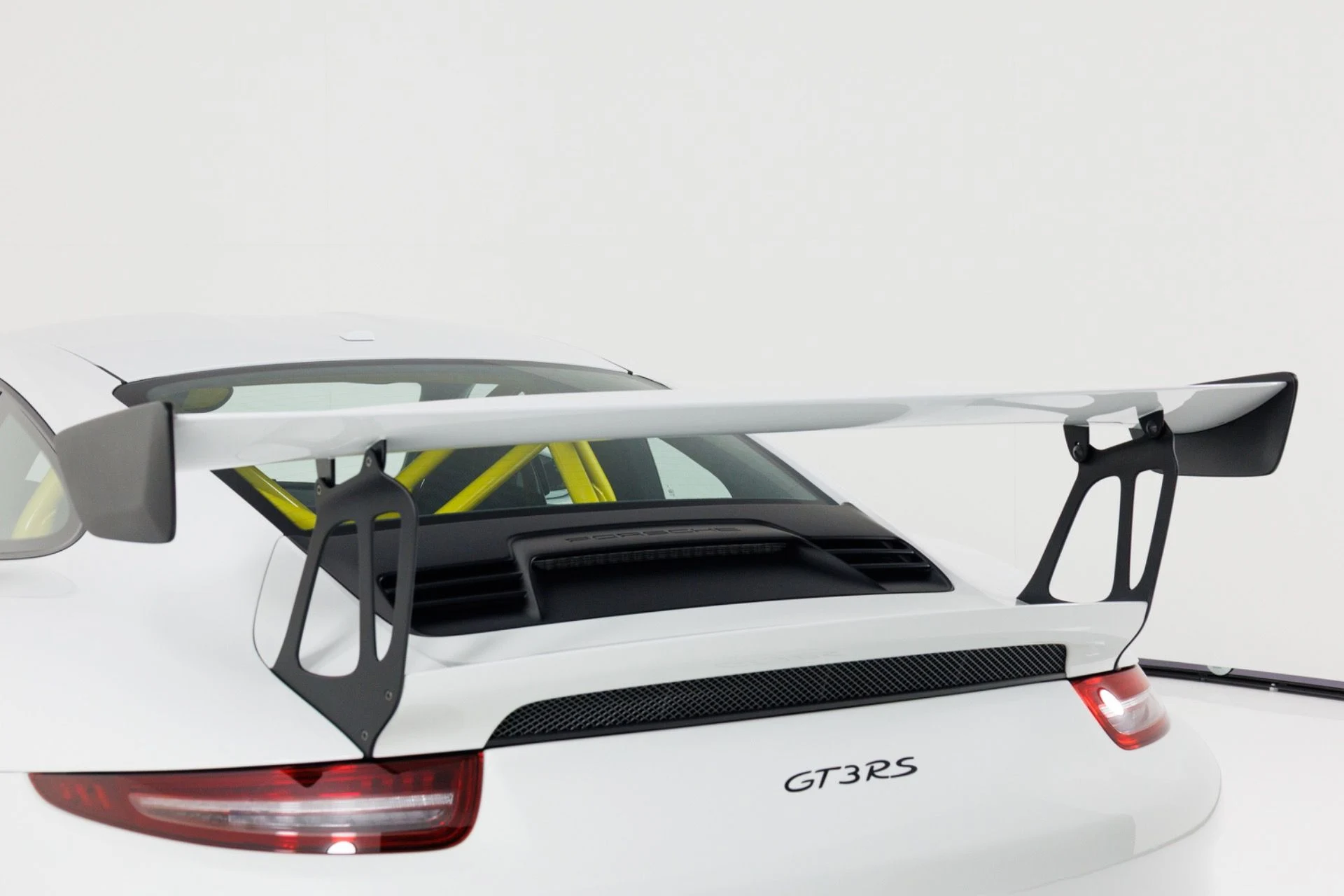 mph068_4044567904_Used_2016_Porsche_911_GT_3_RS_1775150696_c9131f6a09