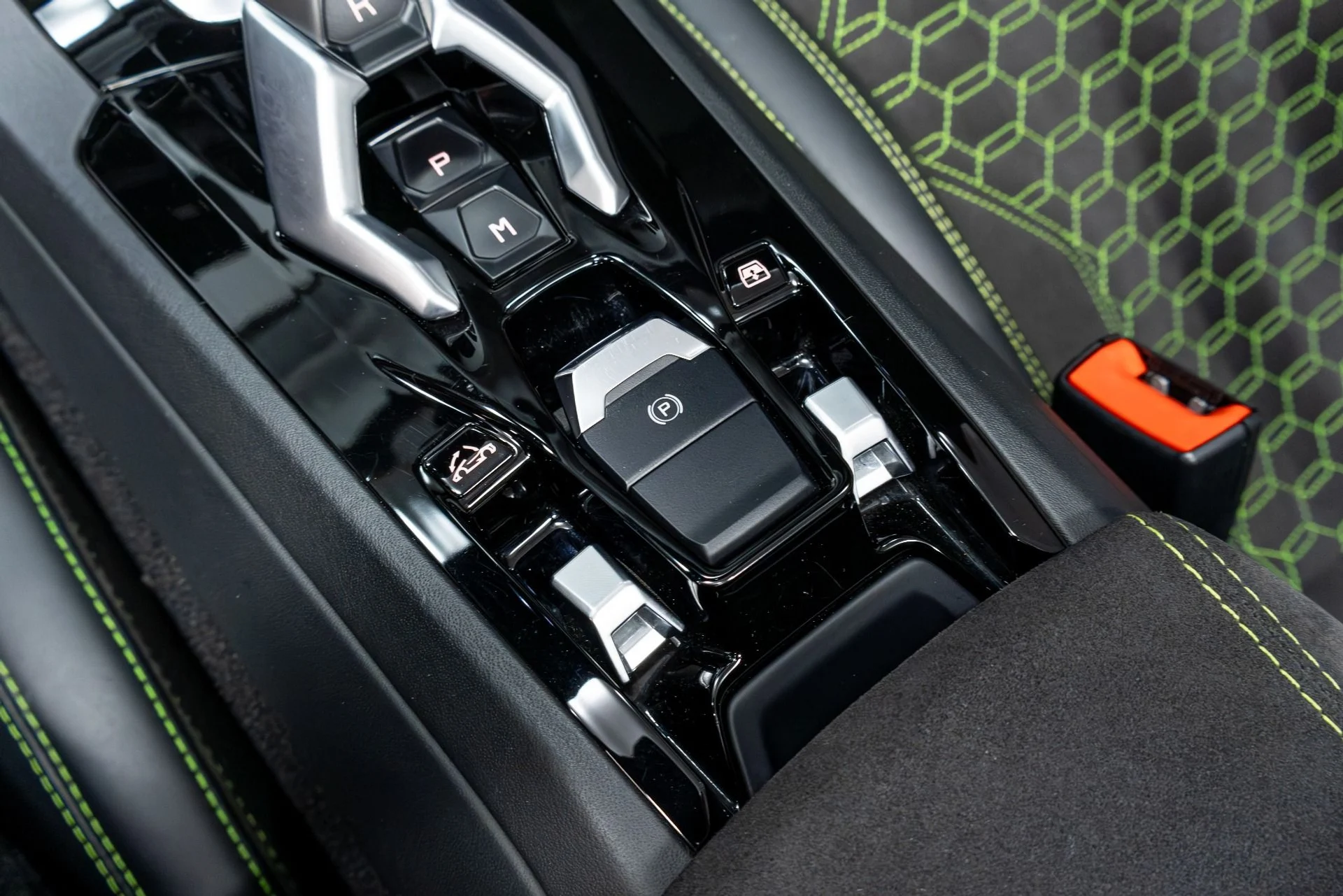 mph068_4068759075_Used_2017_Lamborghini_Huracan_1775865662_4d5c3e8b94