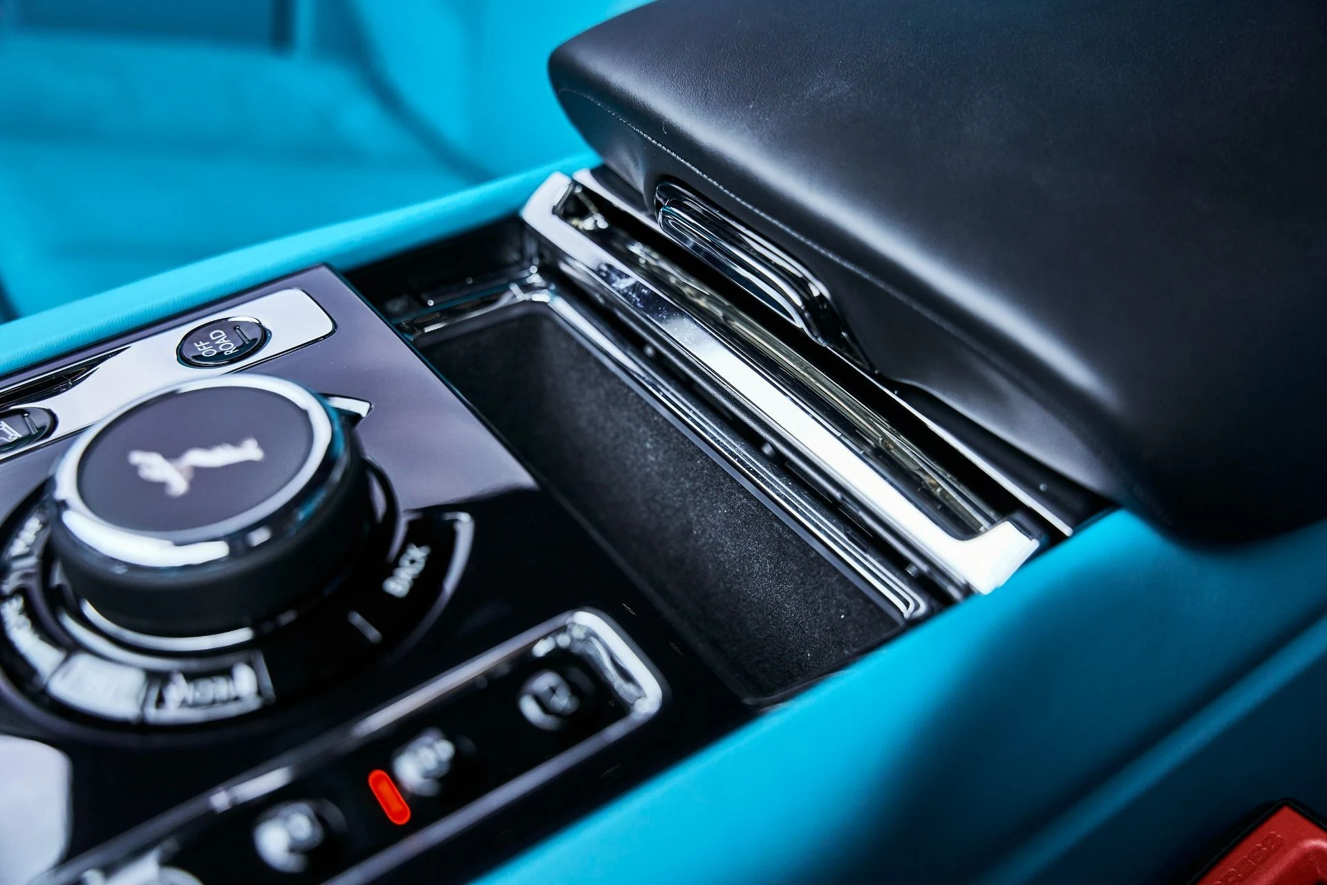 mph068_4078664450_Used_2025_Rolls_Royce_Cullinan_Black_Badge_1774912582_38253384da