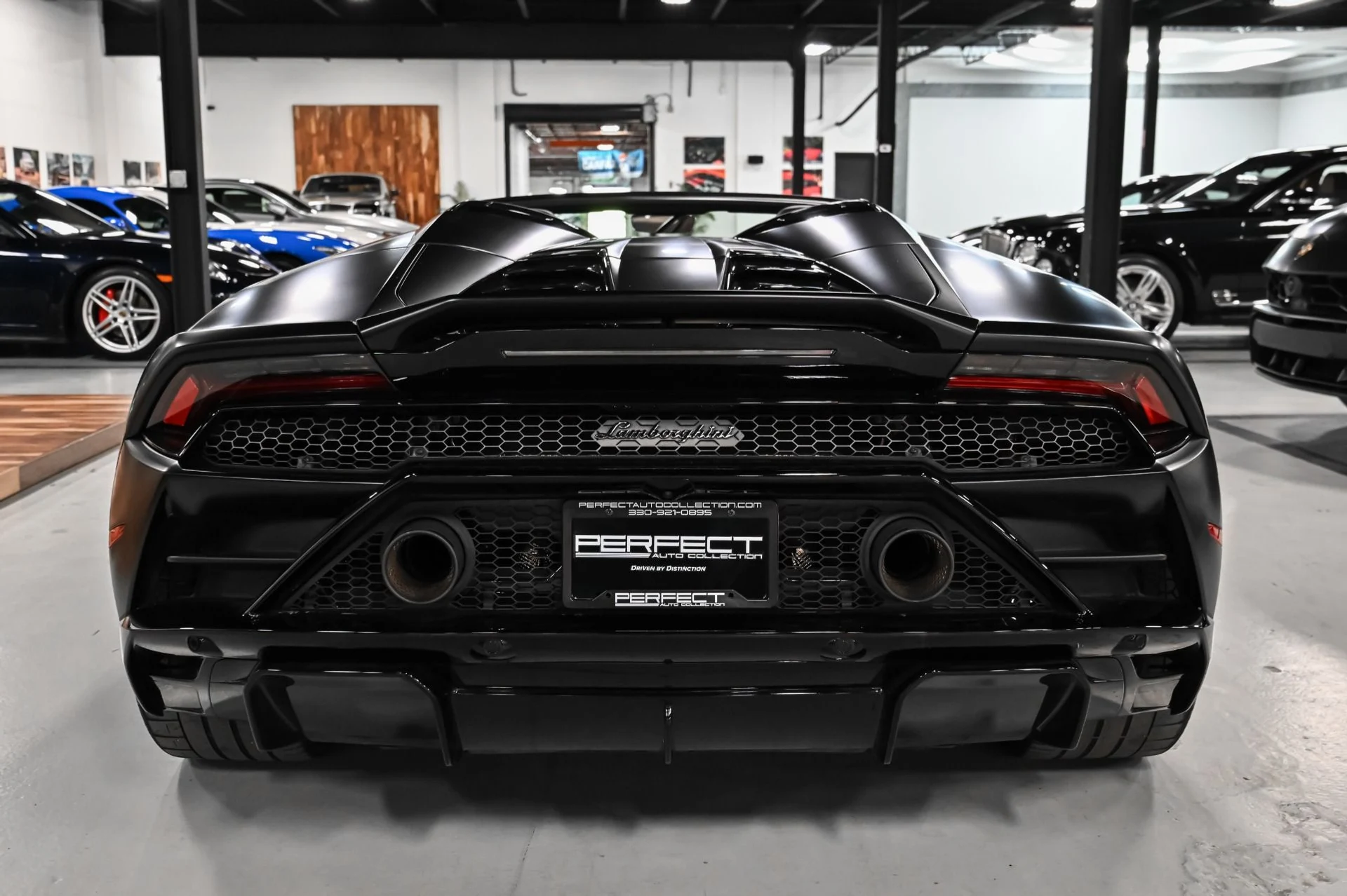 mph068_4089170717_Used_2021_Lamborghini_Huracan_EVO_Base_1754943417_d3a2252247