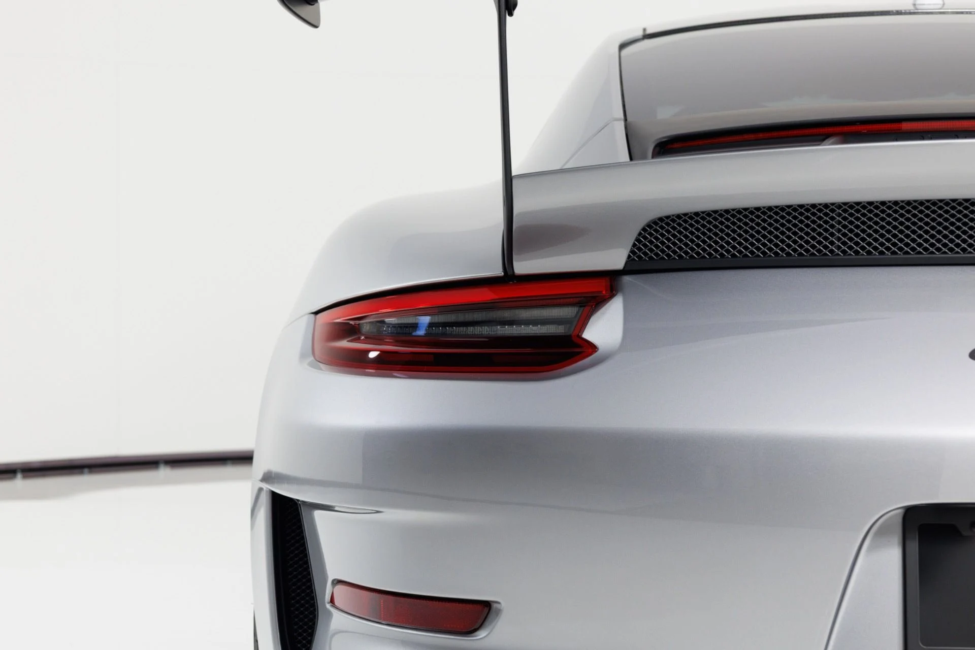 mph068_4090361107_Used_2019_Porsche_911_GT_3_RS_1778792364_5337d2c129