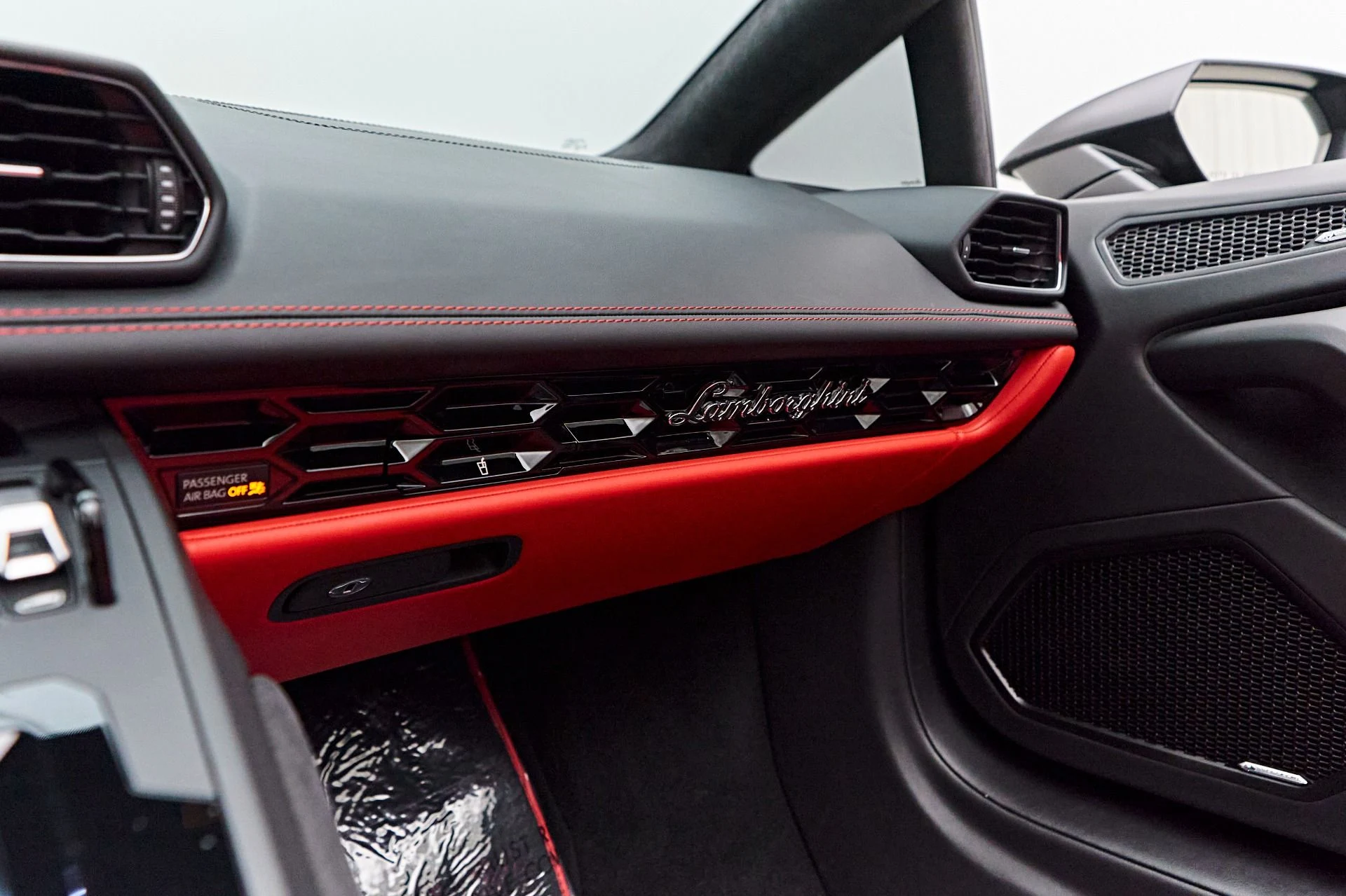 mph068_4112225891_Used_2021_Lamborghini_Huracan_EVO_Base_1729305631_19e9c67208
