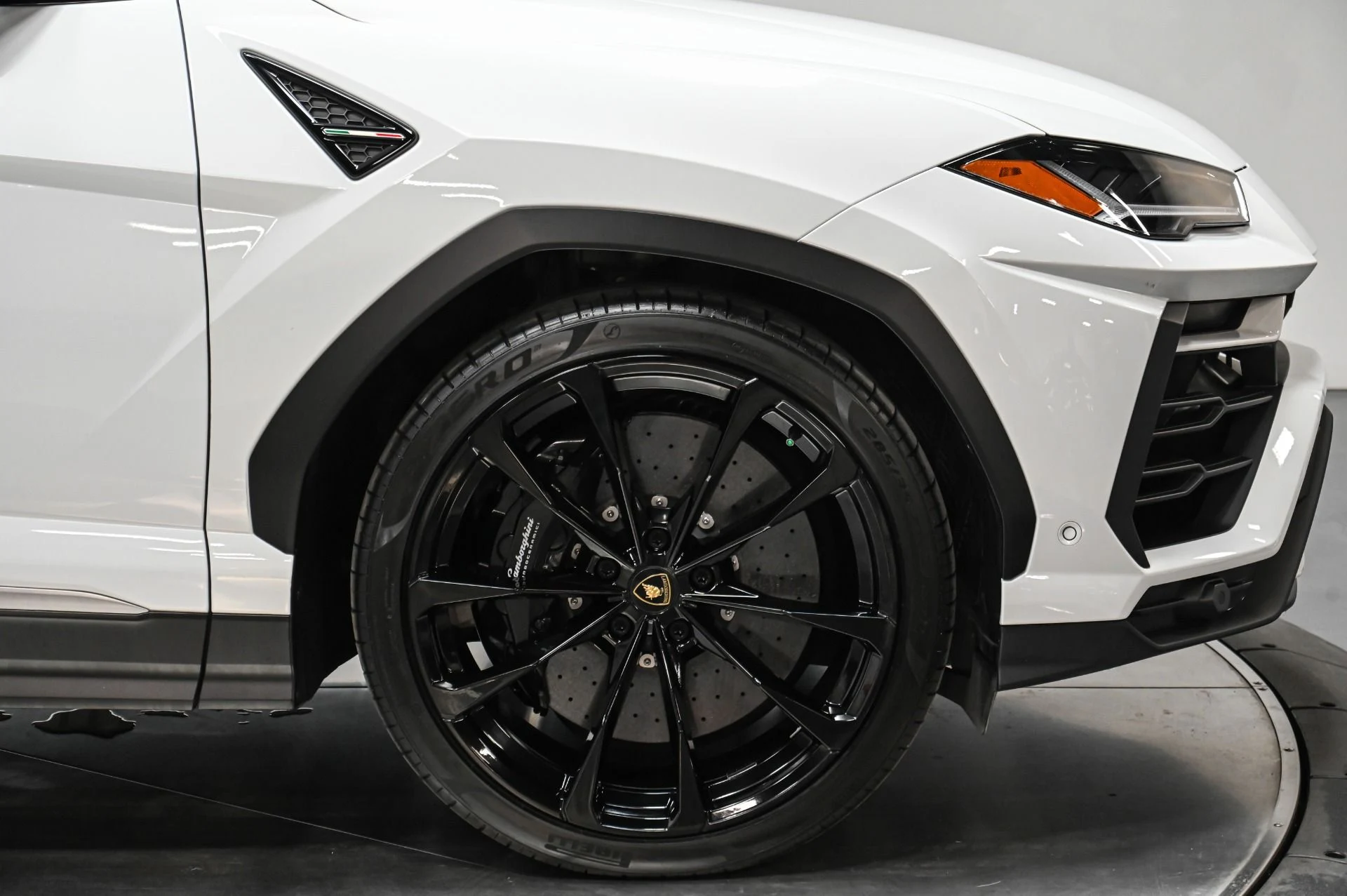 mph068_4126412310_Used_2020_Lamborghini_Urus_1770313419_3311372483