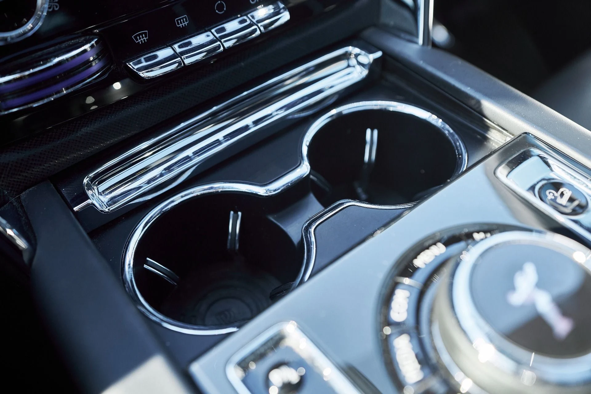 mph068_4134759978_Used_2019_Rolls_Royce_Cullinan_Base_1764382770_94a02dc6f6