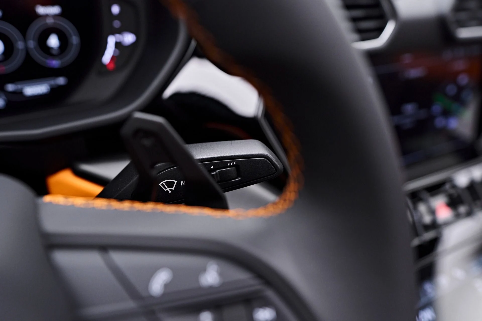 mph068_4149341367_Used_2024_Lamborghini_Urus_S_1759191713_fa792bbdfd
