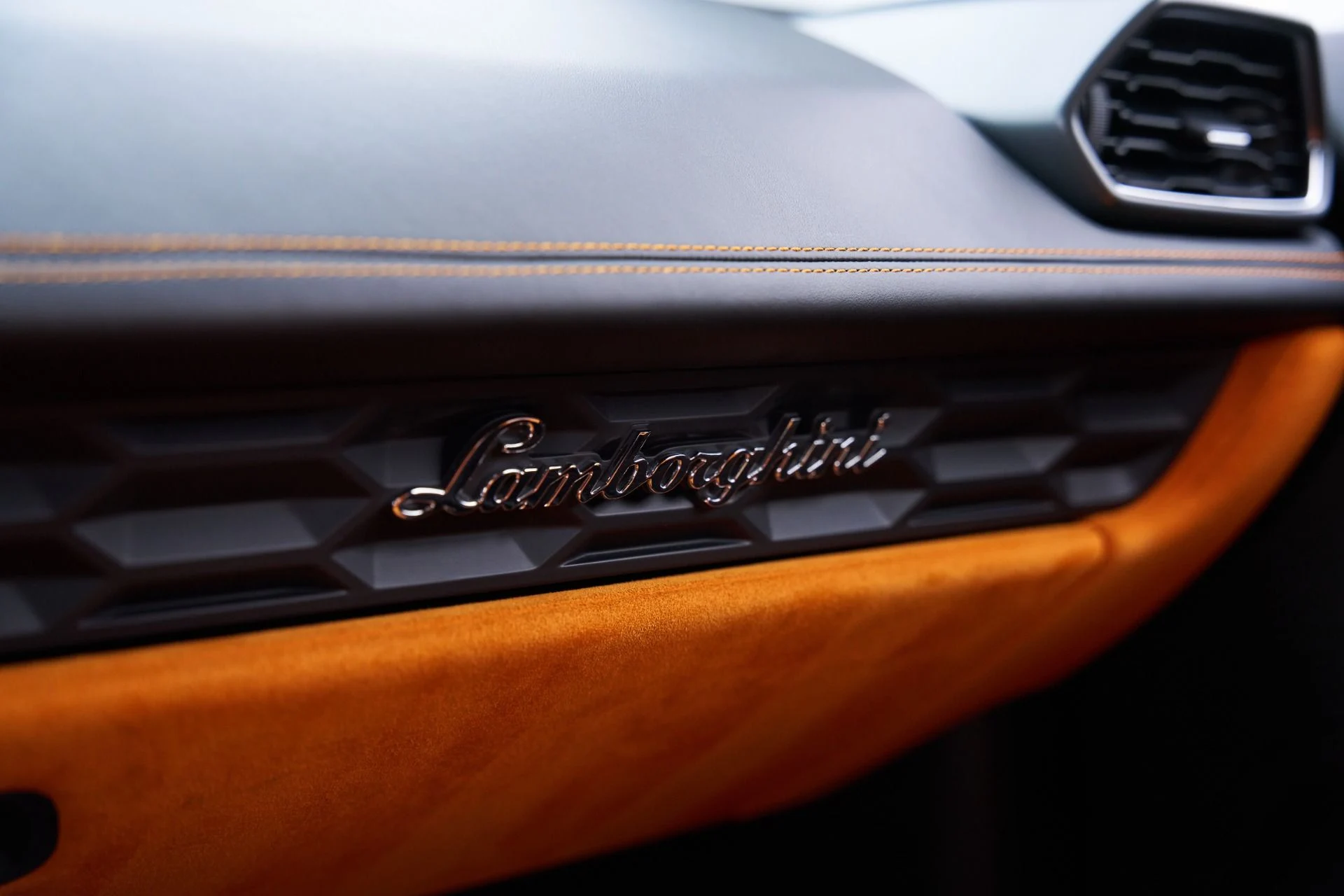 mph068_416970872_Used_2015_Lamborghini_Huracan_LP_610_4_1792524057_0c03262a23