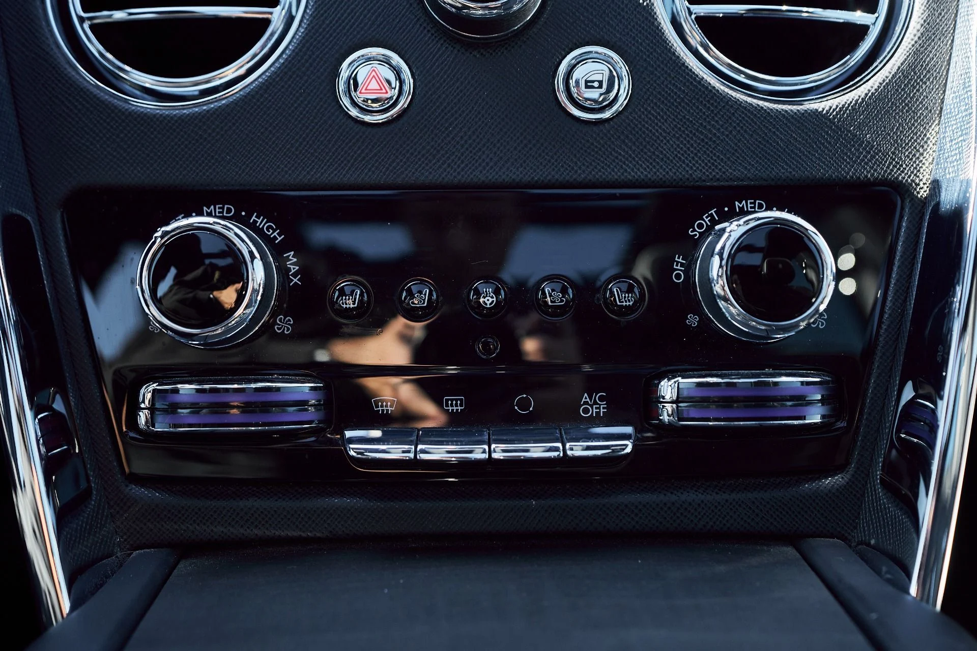 mph068_4248407557_Used_2019_Rolls_Royce_Cullinan_Base_1767201771_346b997b89