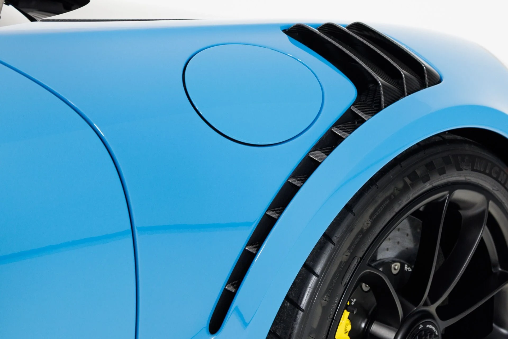 mph068_4270715326_Used_2019_Porsche_911_GT_2_RS_1792013923_8c458e5f92