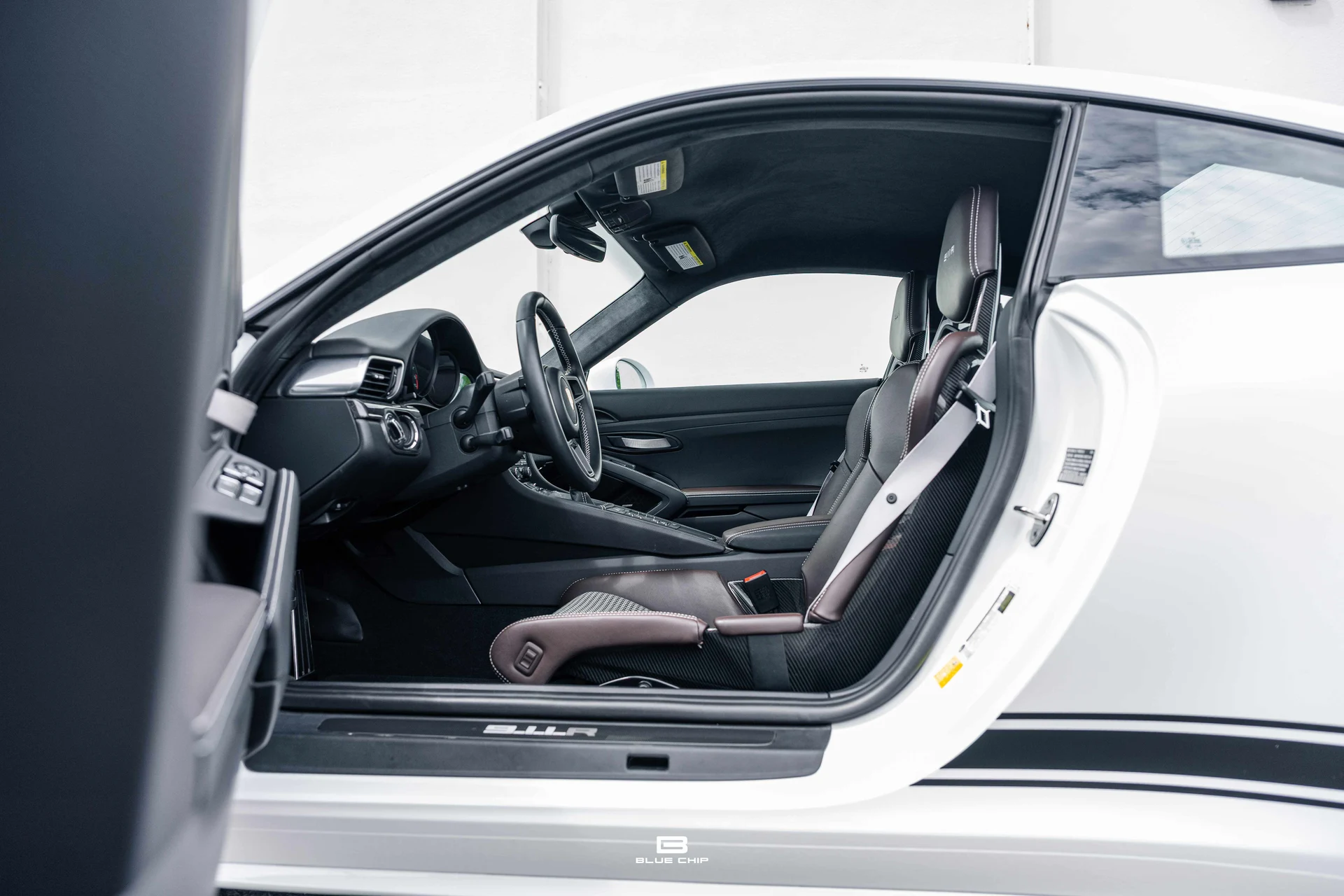 mph068_46538504_6a691cf91c5d765261e5b765_23789_202016_20_Porsche_20911_20_R_69_1fa5ff1b91