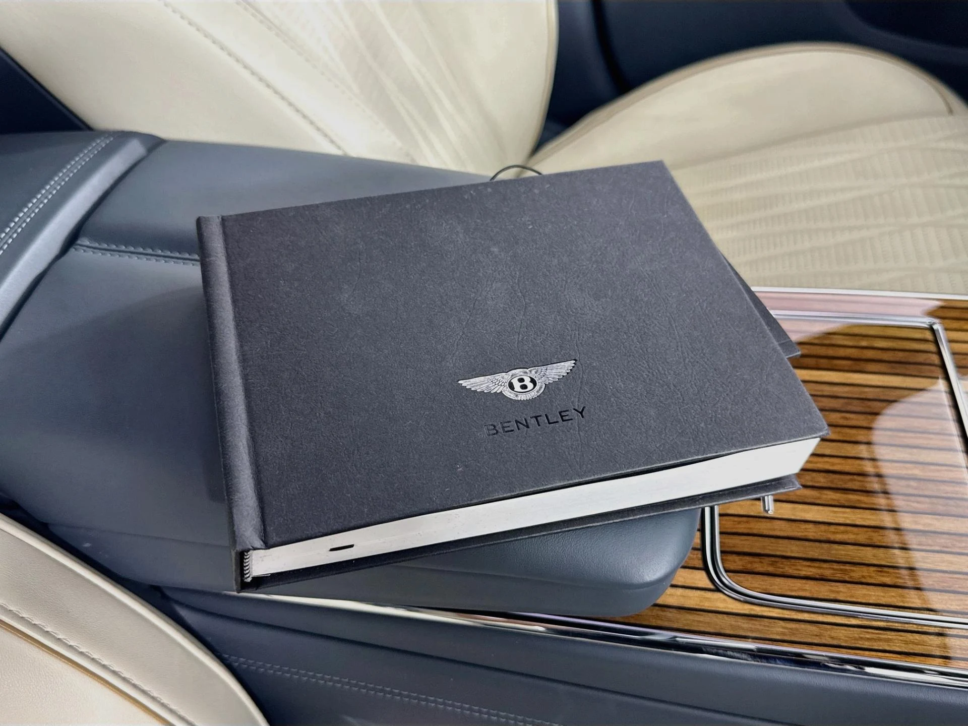 mph068_492367266_Used_2022_Bentley_Flying_Spur_V8_1787092940_3aed6505a3