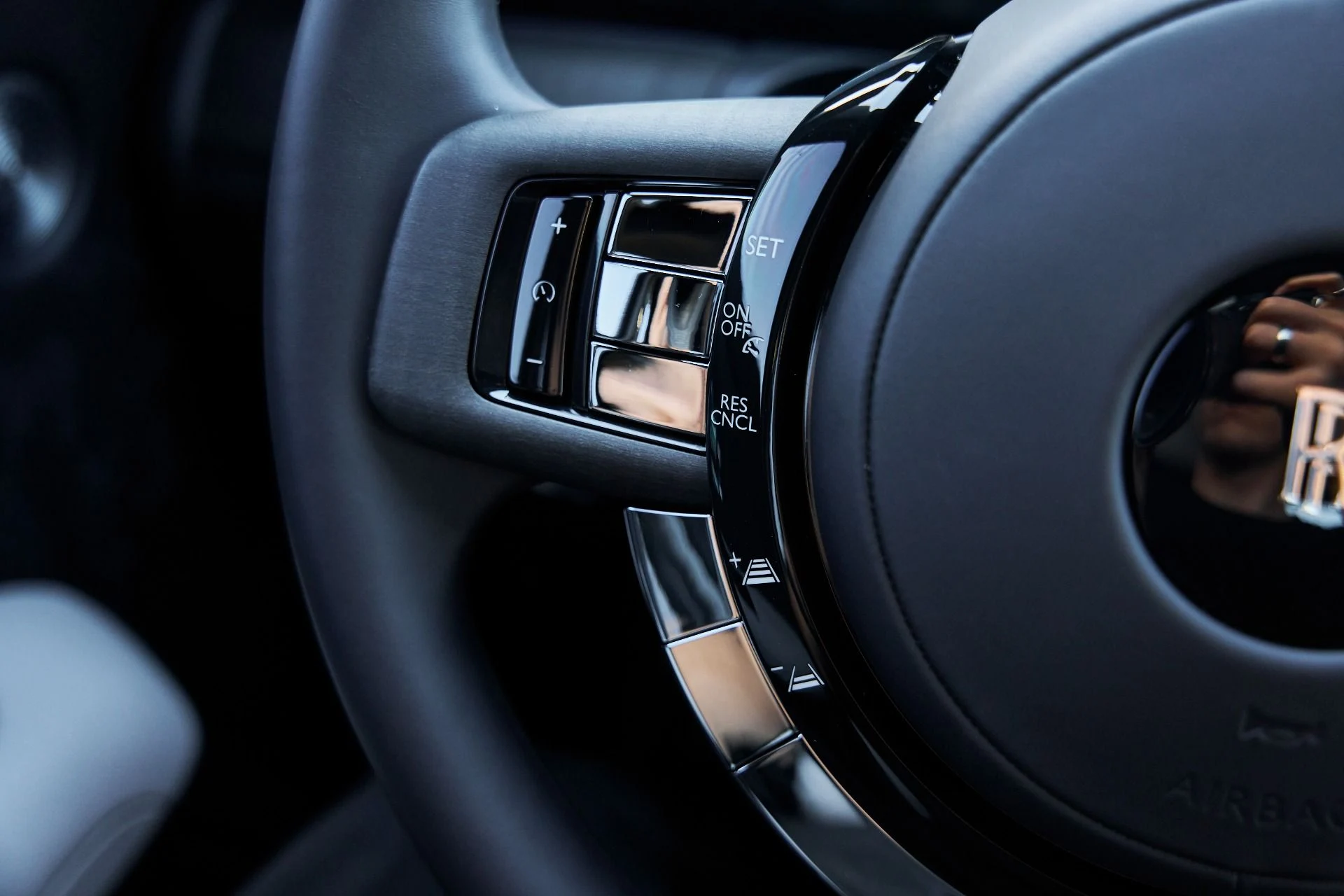 mph068_566448671_Used_2025_Rolls_Royce_Ghost_Base_1770087504_c31c05ce45