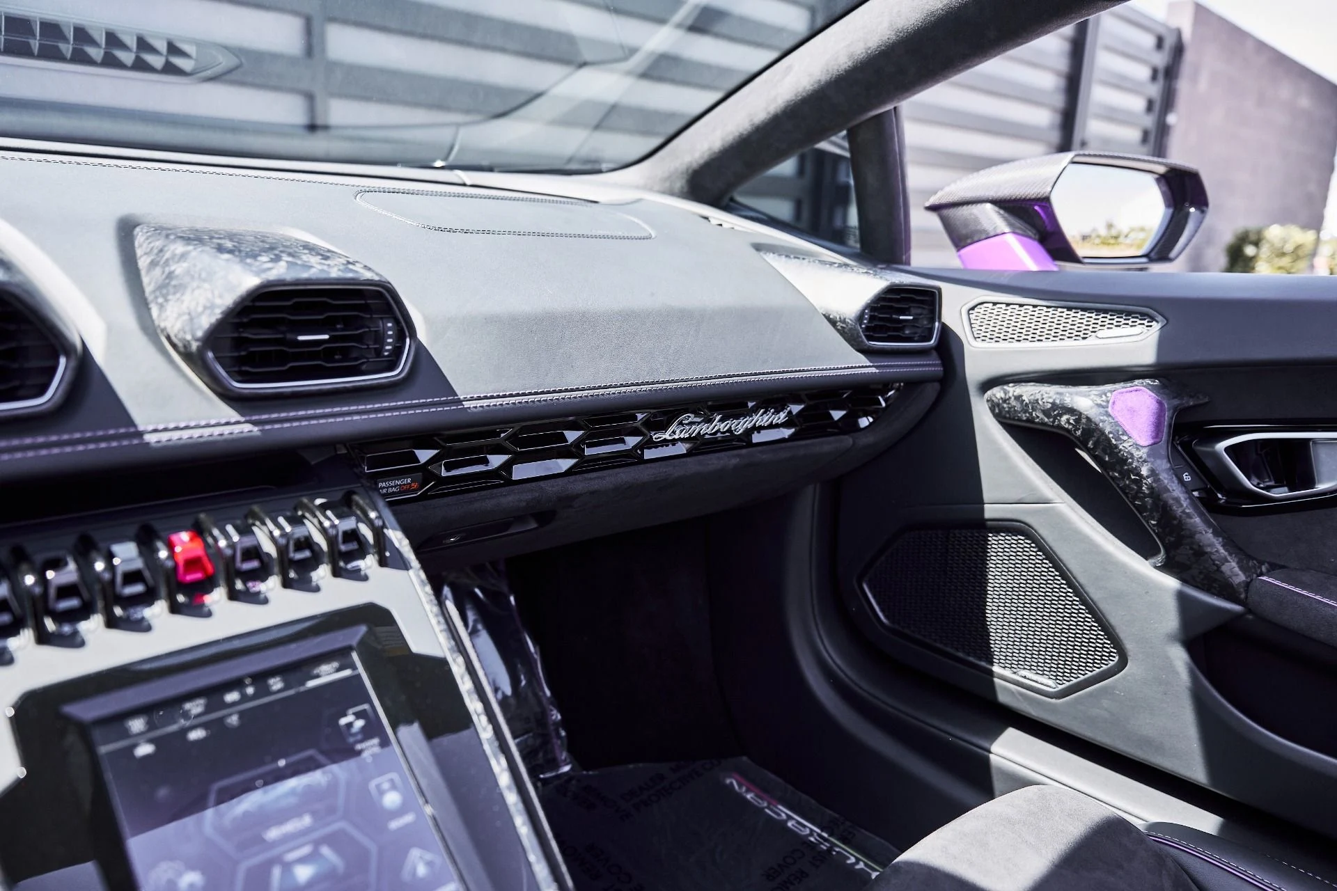 mph068_56753188_Used_2024_Lamborghini_Huracan_EVO_Base_1776733958_8c812ac718