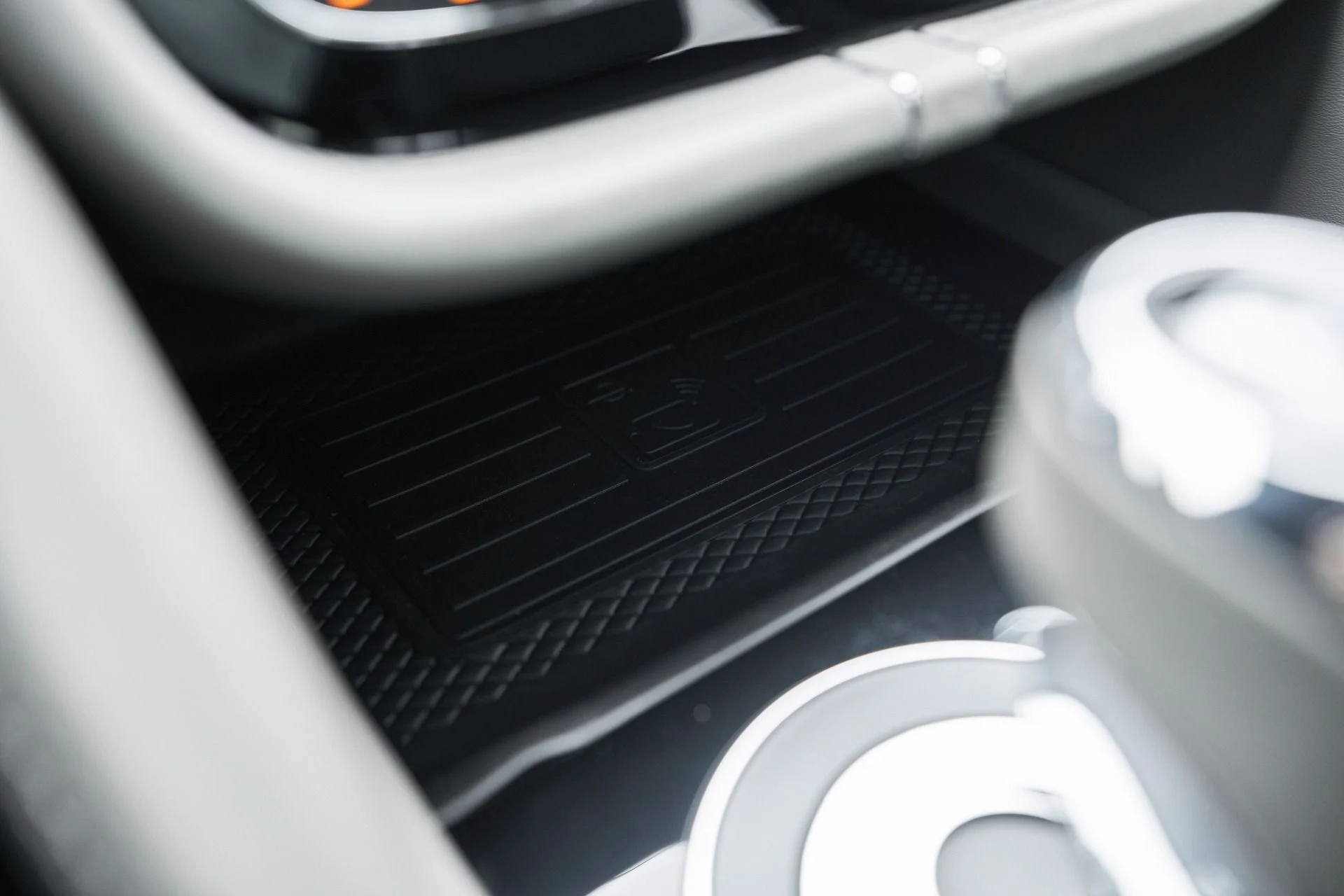 mph068_647066020_Used_2023_Bentley_Bentayga_EWB_Azure_1763502587_90da6f11b2