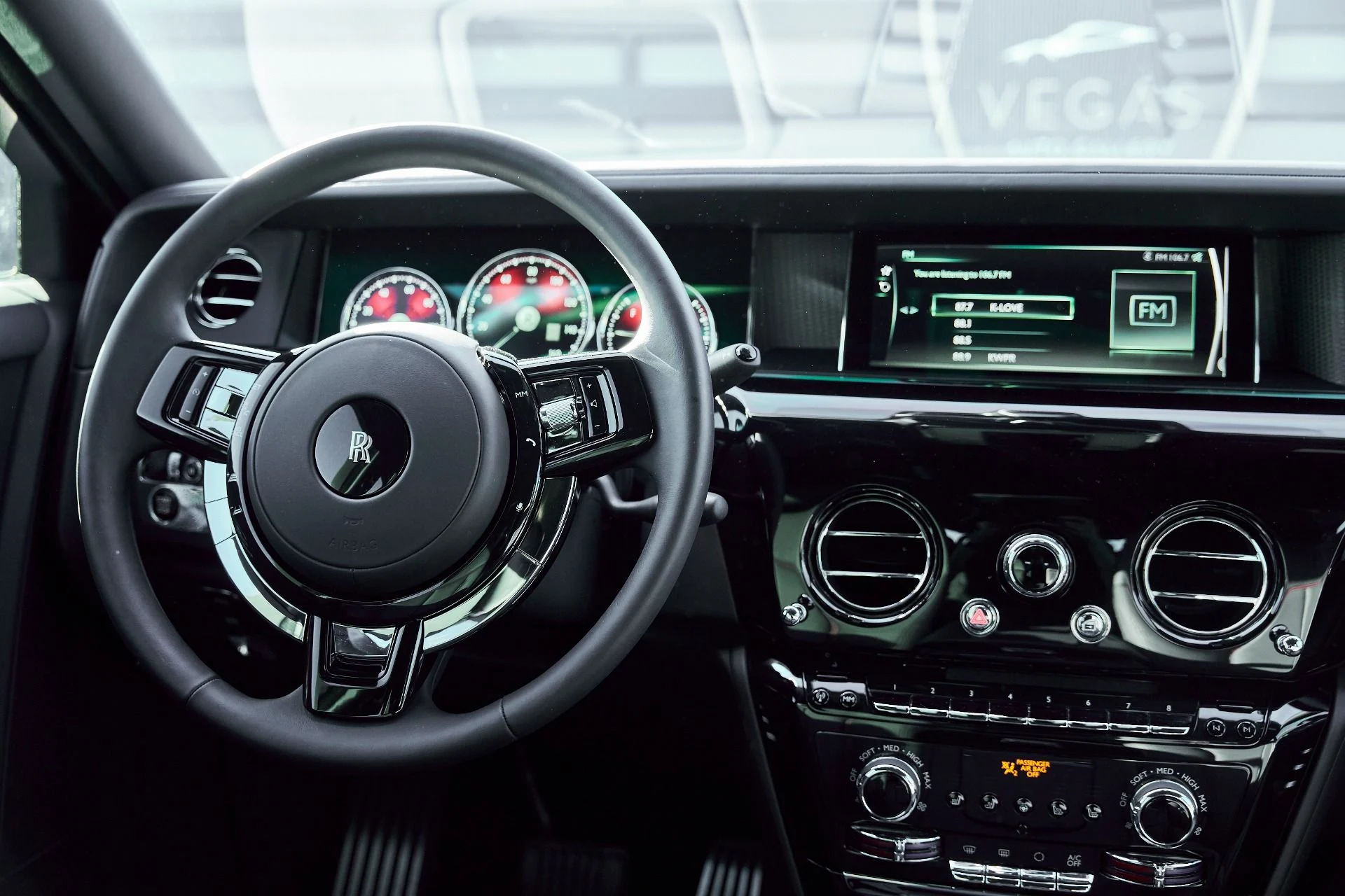 mph068_784106104_Used_2024_Rolls_Royce_Phantom_Base_1770700150_88942c51de