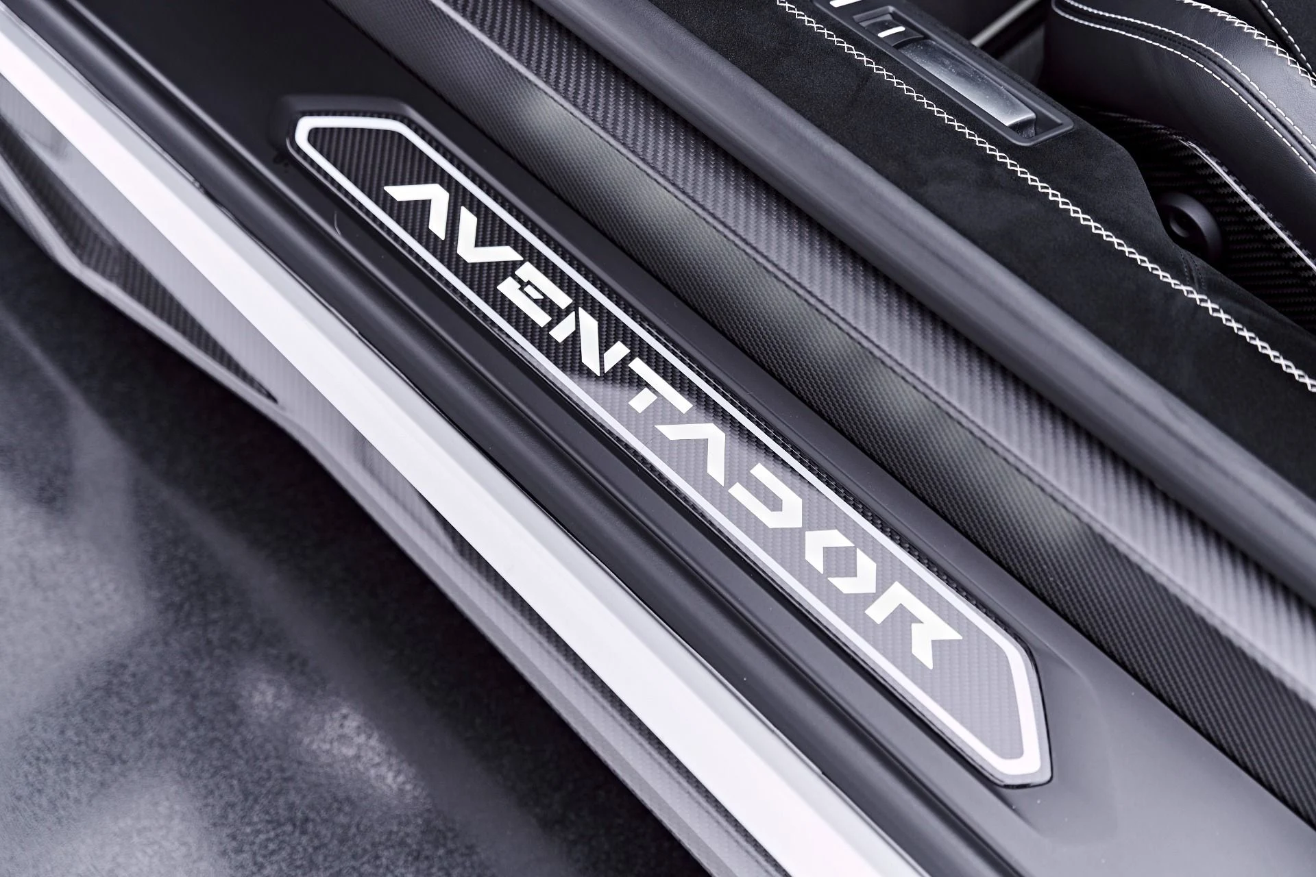 mph068_839551939_Used_2021_Lamborghini_Aventador_SVJ_Base_1784080260_c50e7948d7