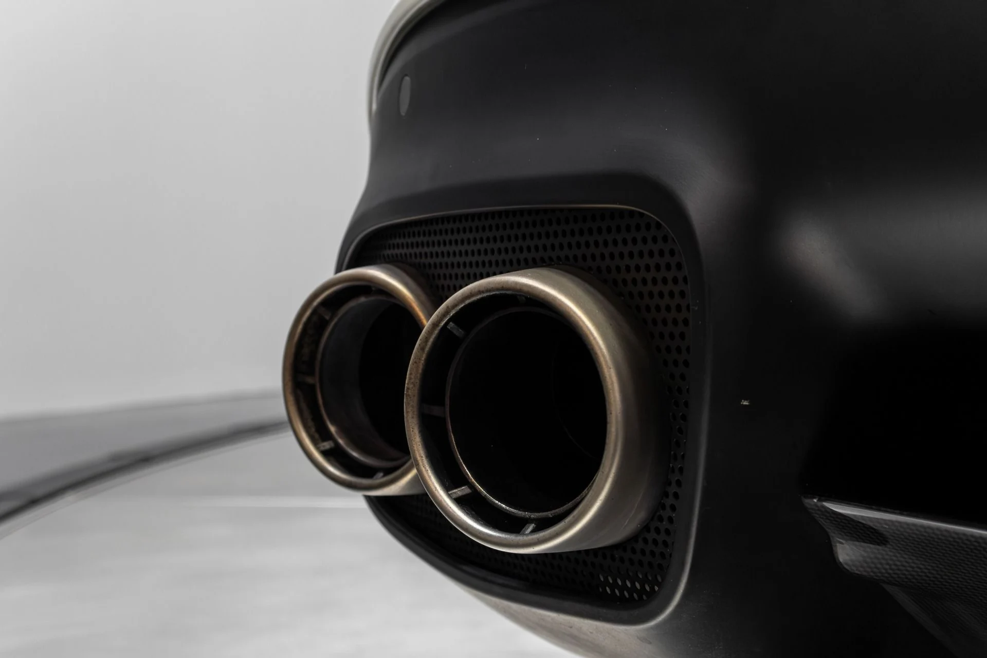 mph068_860406325_Used_2014_Ferrari_F12_Berlinetta_1768579658_62efc44e04